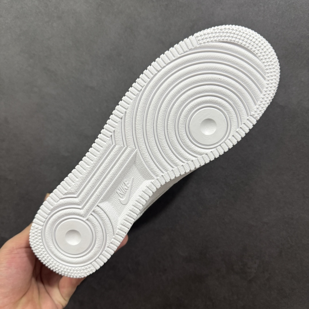 LV 高仿 白色壓花運動鞋 AF1低幫經典百搭款｜歐美奢侈品精品推薦