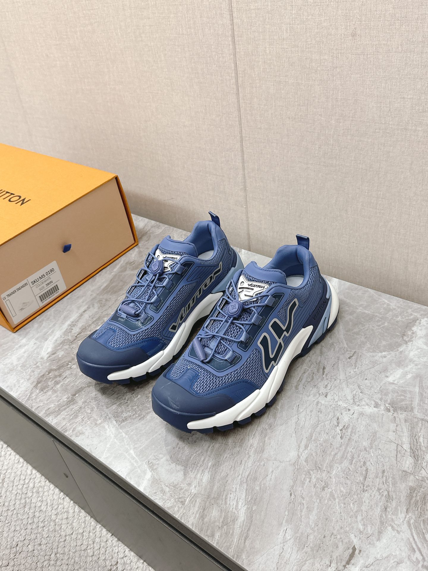 LV 一比一 藍色低幫運動鞋 潮流舒適款|超A仿原單精品圖片 6 LV 一比一 藍色低幫運動鞋 潮流舒適款|歐美奢侈品精品推薦