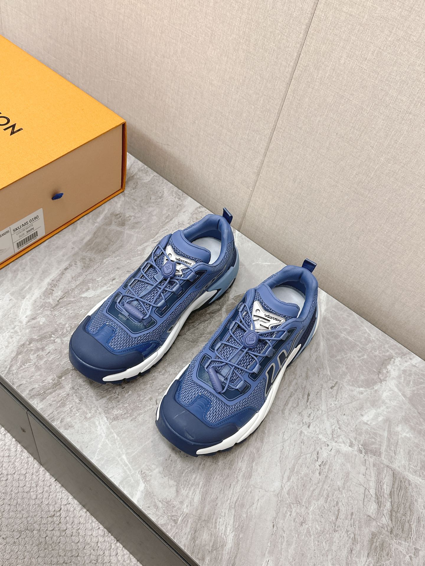 LV 一比一 藍色低幫運動鞋 潮流舒適款|超A仿原單精品圖片 13 LV 一比一 藍色低幫運動鞋 潮流舒適款|歐美奢侈品精品推薦