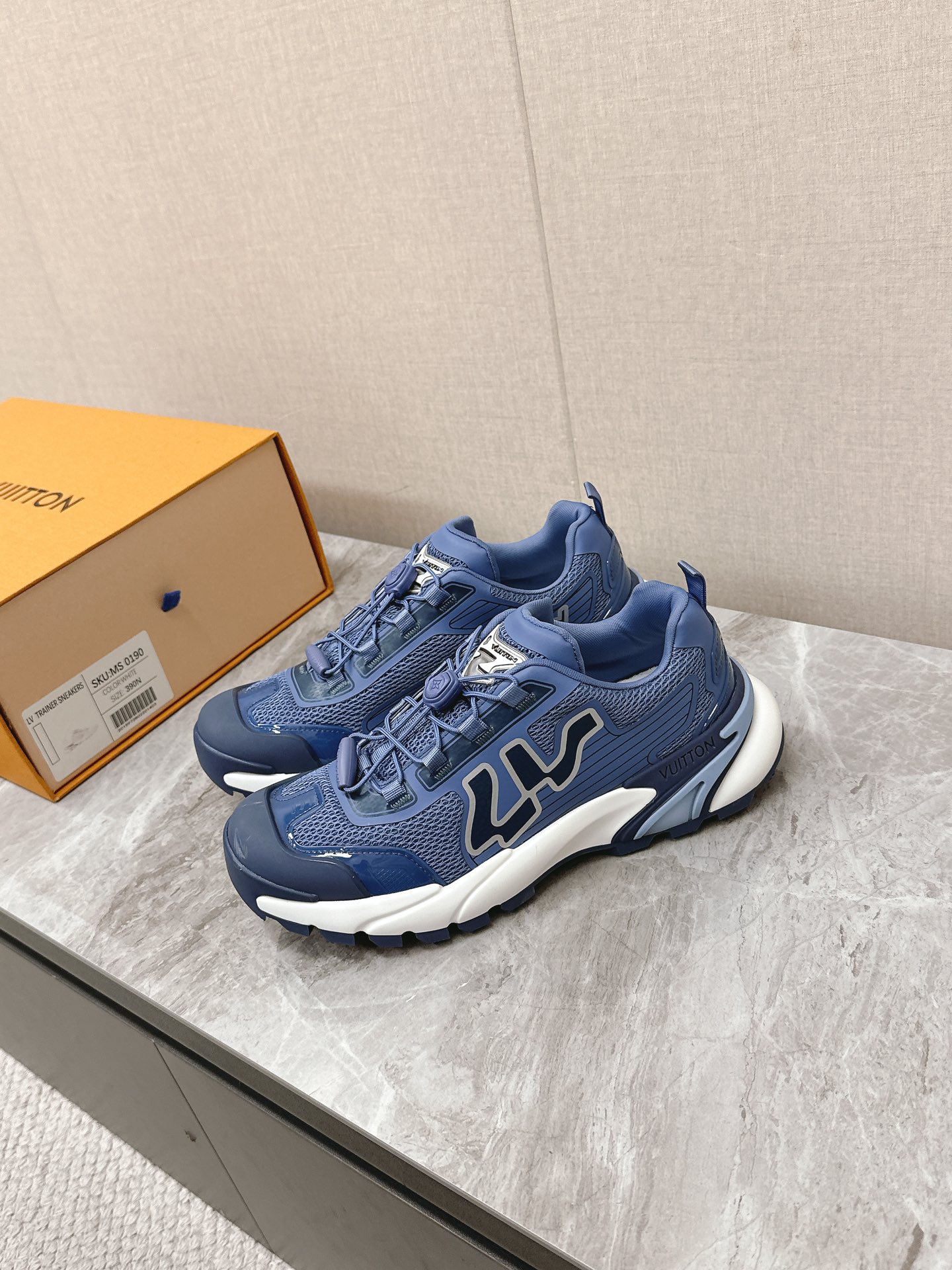 LV 一比一 藍色低幫運動鞋 潮流舒適款|超A仿原單精品圖片 12 LV 一比一 藍色低幫運動鞋 潮流舒適款|歐美奢侈品精品推薦