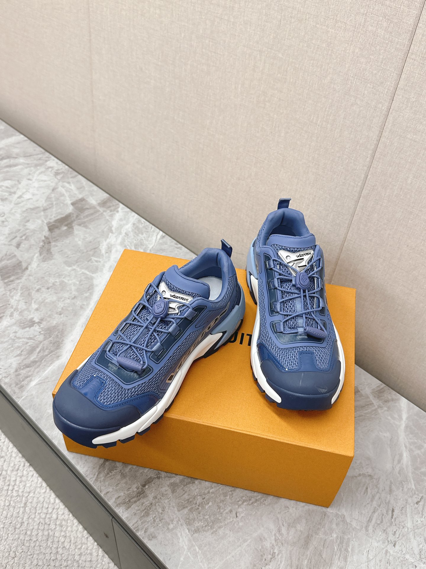 LV 一比一 藍色低幫運動鞋 潮流舒適款|超A仿原單精品圖片 11 LV 一比一 藍色低幫運動鞋 潮流舒適款|歐美奢侈品精品推薦