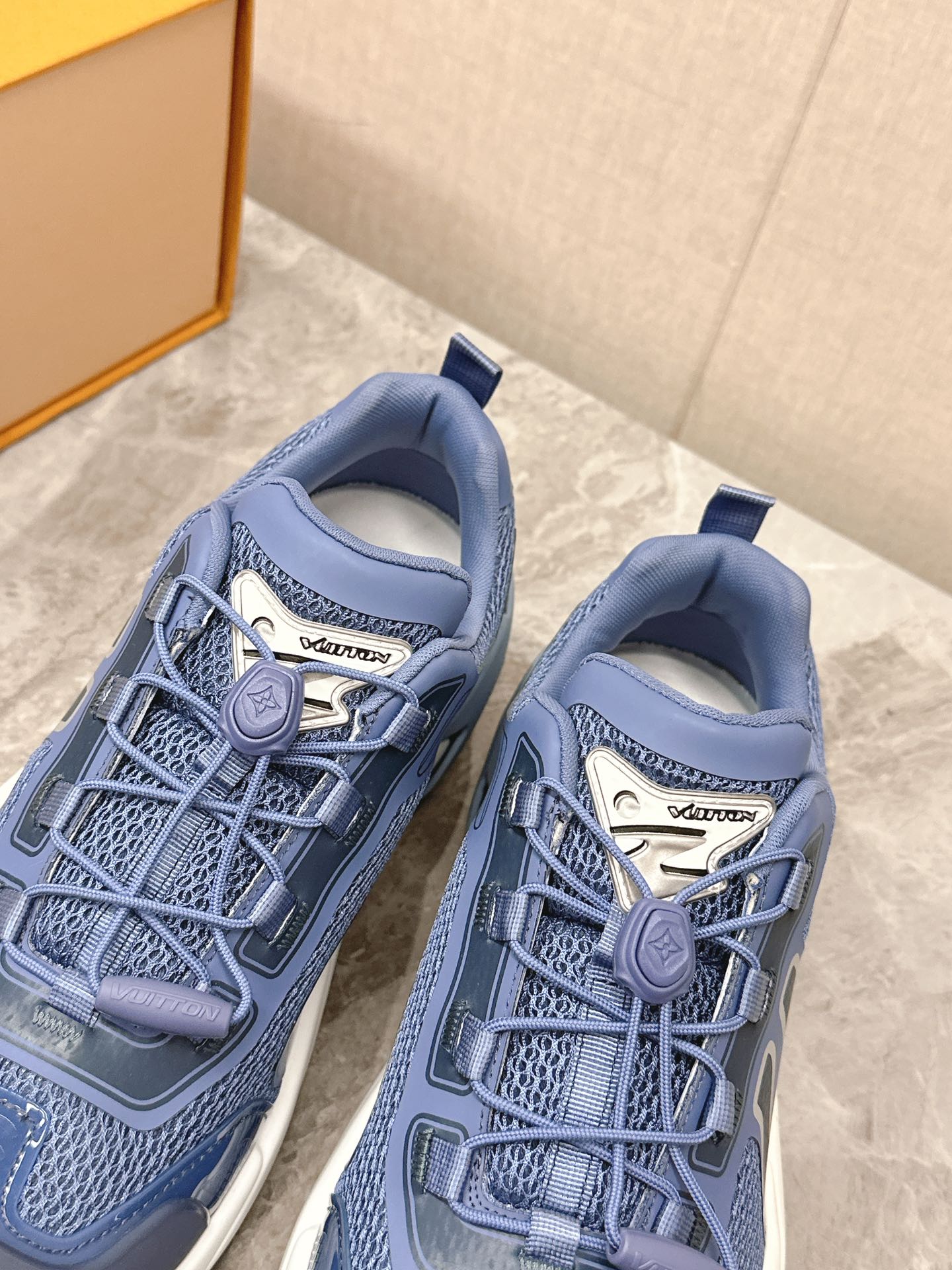 LV 一比一 藍色低幫運動鞋 潮流舒適款|超A仿原單精品圖片 10 LV 一比一 藍色低幫運動鞋 潮流舒適款|歐美奢侈品精品推薦