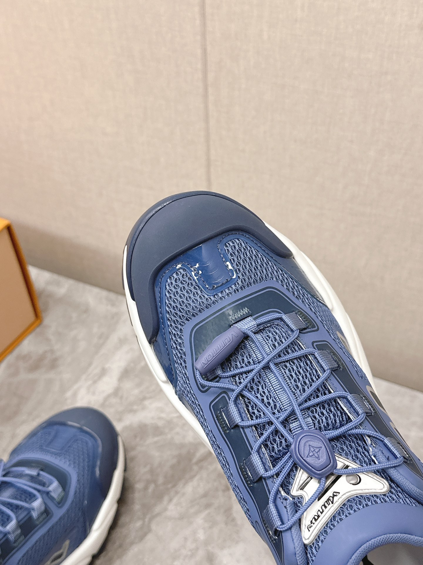 LV 一比一 藍色低幫運動鞋 潮流舒適款|超A仿原單精品圖片 9 LV 一比一 藍色低幫運動鞋 潮流舒適款|歐美奢侈品精品推薦