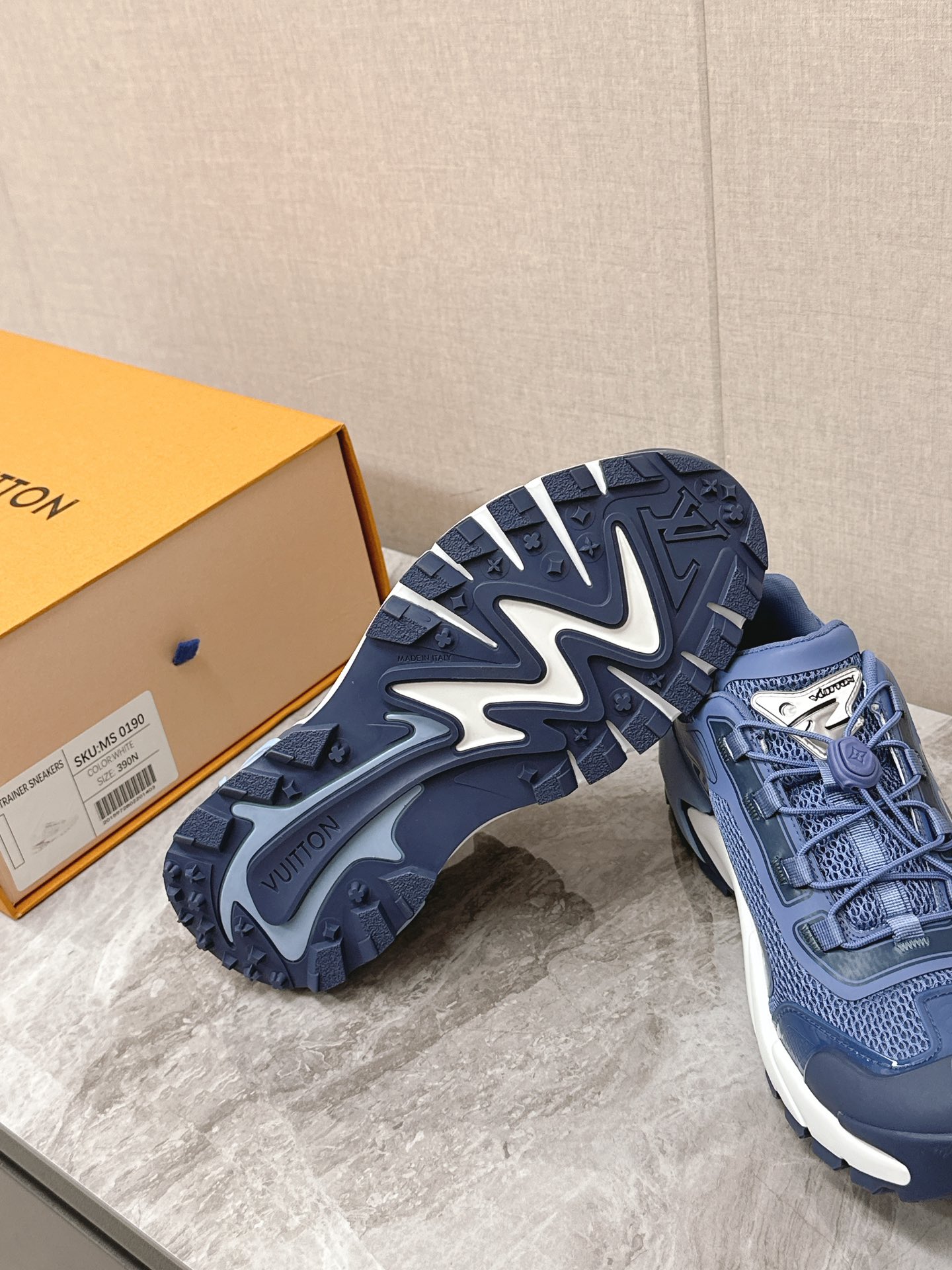 LV 一比一 藍色低幫運動鞋 潮流舒適款|超A仿原單精品圖片 7 LV 一比一 藍色低幫運動鞋 潮流舒適款|歐美奢侈品精品推薦