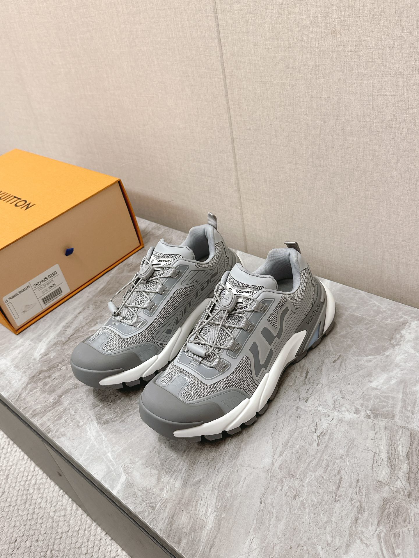 LV 高仿 灰色低幫運動鞋 百搭舒適款|超A仿原單精品圖片 6 LV 高仿 灰色低幫運動鞋 百搭舒適款|歐美奢侈品精品推薦