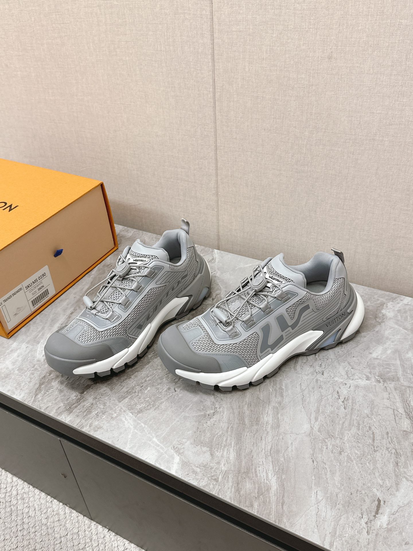 LV 高仿 灰色低幫運動鞋 百搭舒適款|超A仿原單精品圖片 14 LV 高仿 灰色低幫運動鞋 百搭舒適款|歐美奢侈品精品推薦