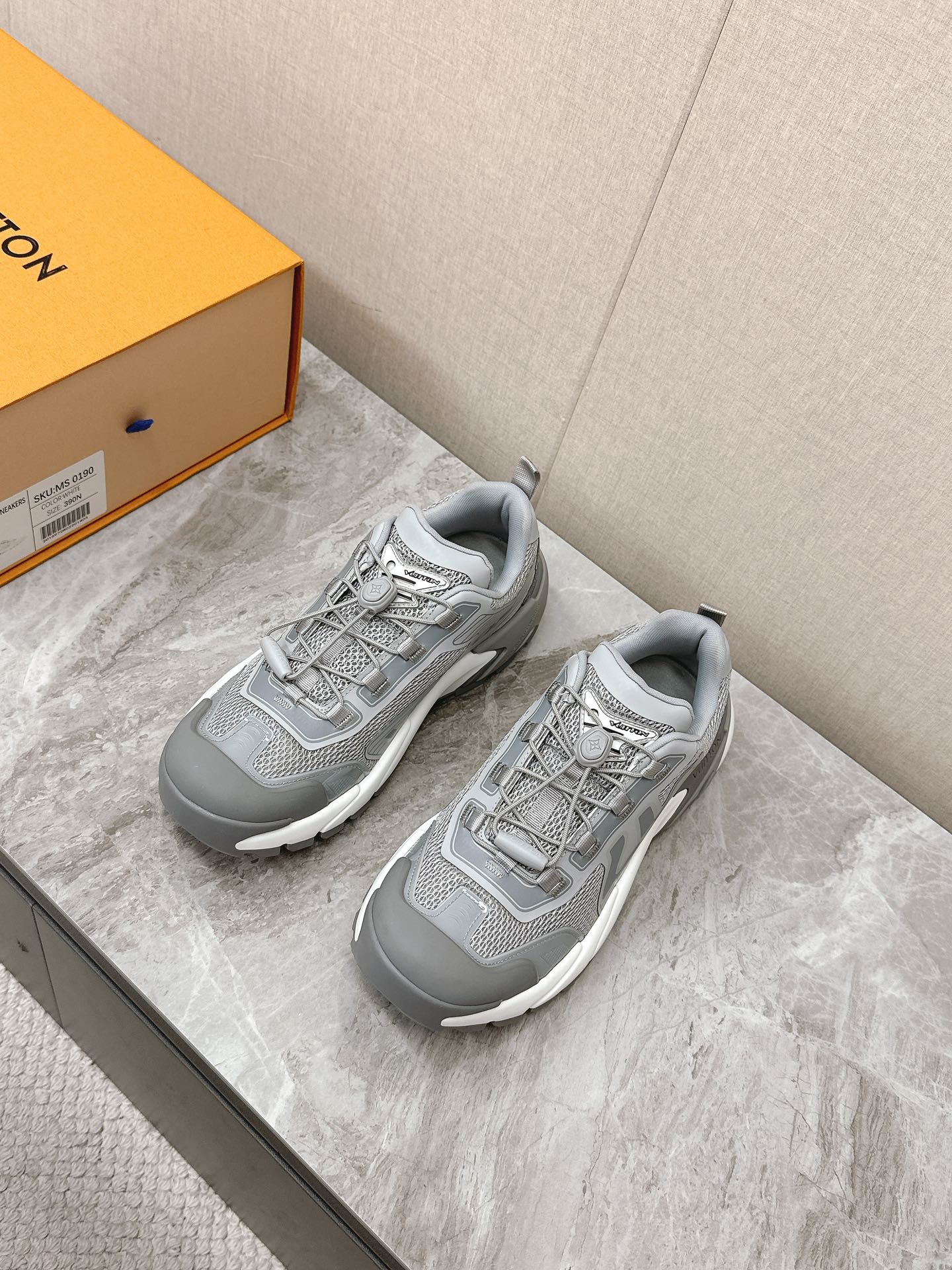 LV 高仿 灰色低幫運動鞋 百搭舒適款|超A仿原單精品圖片 13 LV 高仿 灰色低幫運動鞋 百搭舒適款|歐美奢侈品精品推薦