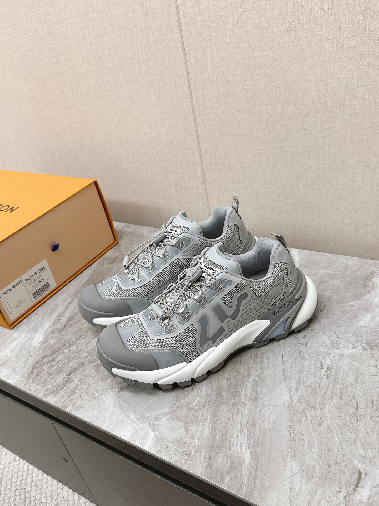 LV 高仿 灰色低幫運動鞋 百搭舒適款|超A仿原單精品圖片 12 LV 高仿 灰色低幫運動鞋 百搭舒適款|歐美奢侈品精品推薦