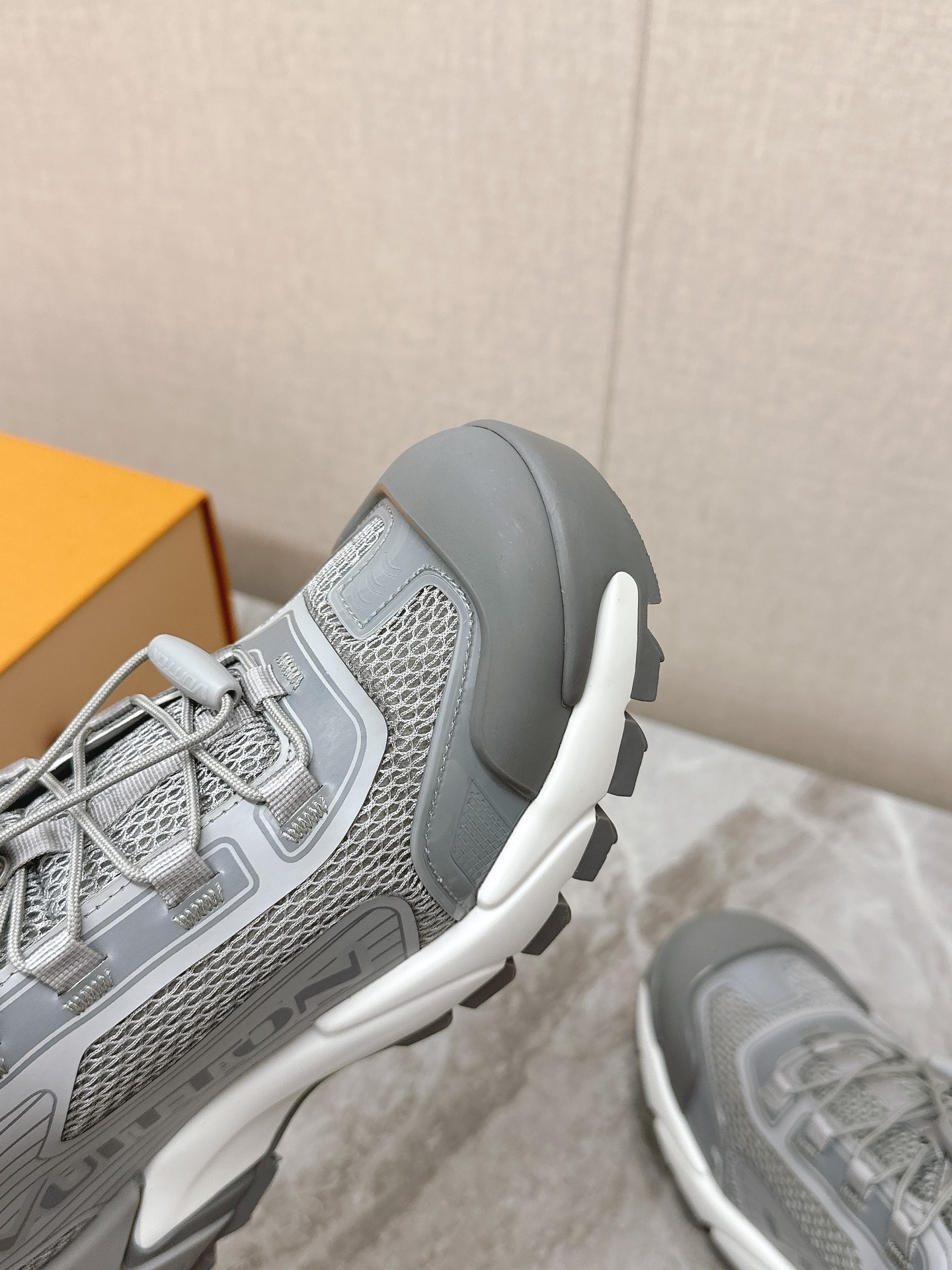 LV 高仿 灰色低幫運動鞋 百搭舒適款|超A仿原單精品圖片 10 LV 高仿 灰色低幫運動鞋 百搭舒適款|歐美奢侈品精品推薦