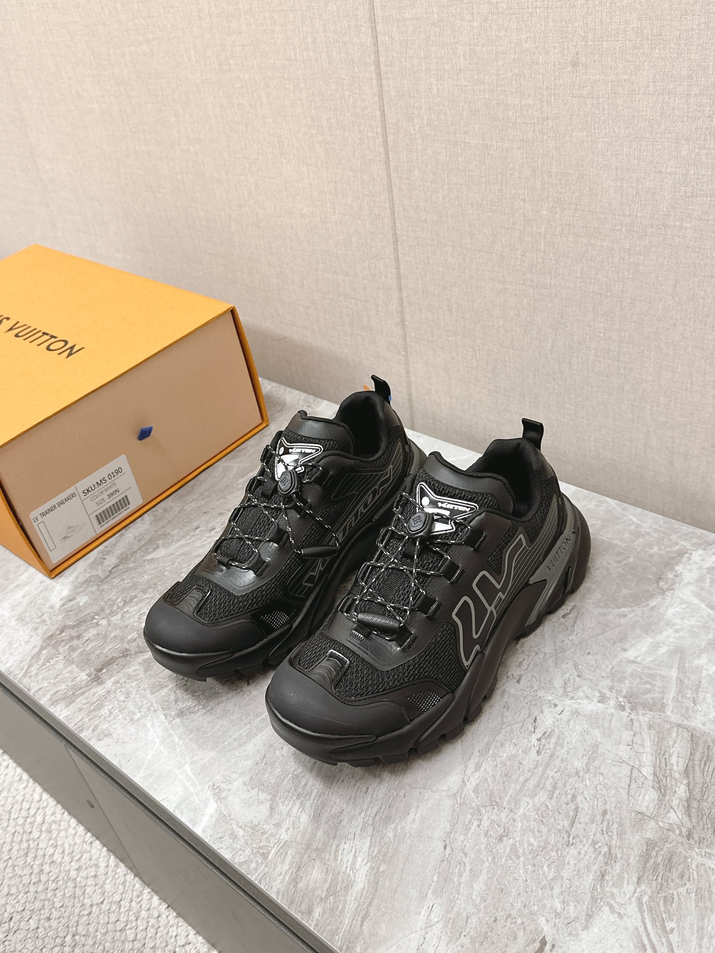 LV 高仿 黑色低幫運動鞋 潮流百搭款|超A仿原單精品圖片 6 LV 高仿 黑色低幫運動鞋 潮流百搭款|歐美奢侈品精品推薦