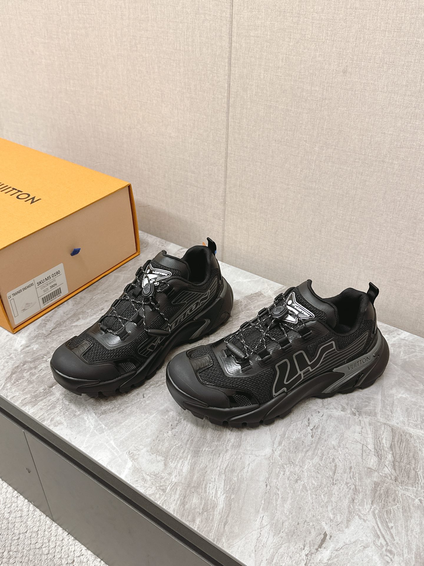 LV 高仿 黑色低幫運動鞋 潮流百搭款|超A仿原單精品圖片 14 LV 高仿 黑色低幫運動鞋 潮流百搭款|歐美奢侈品精品推薦