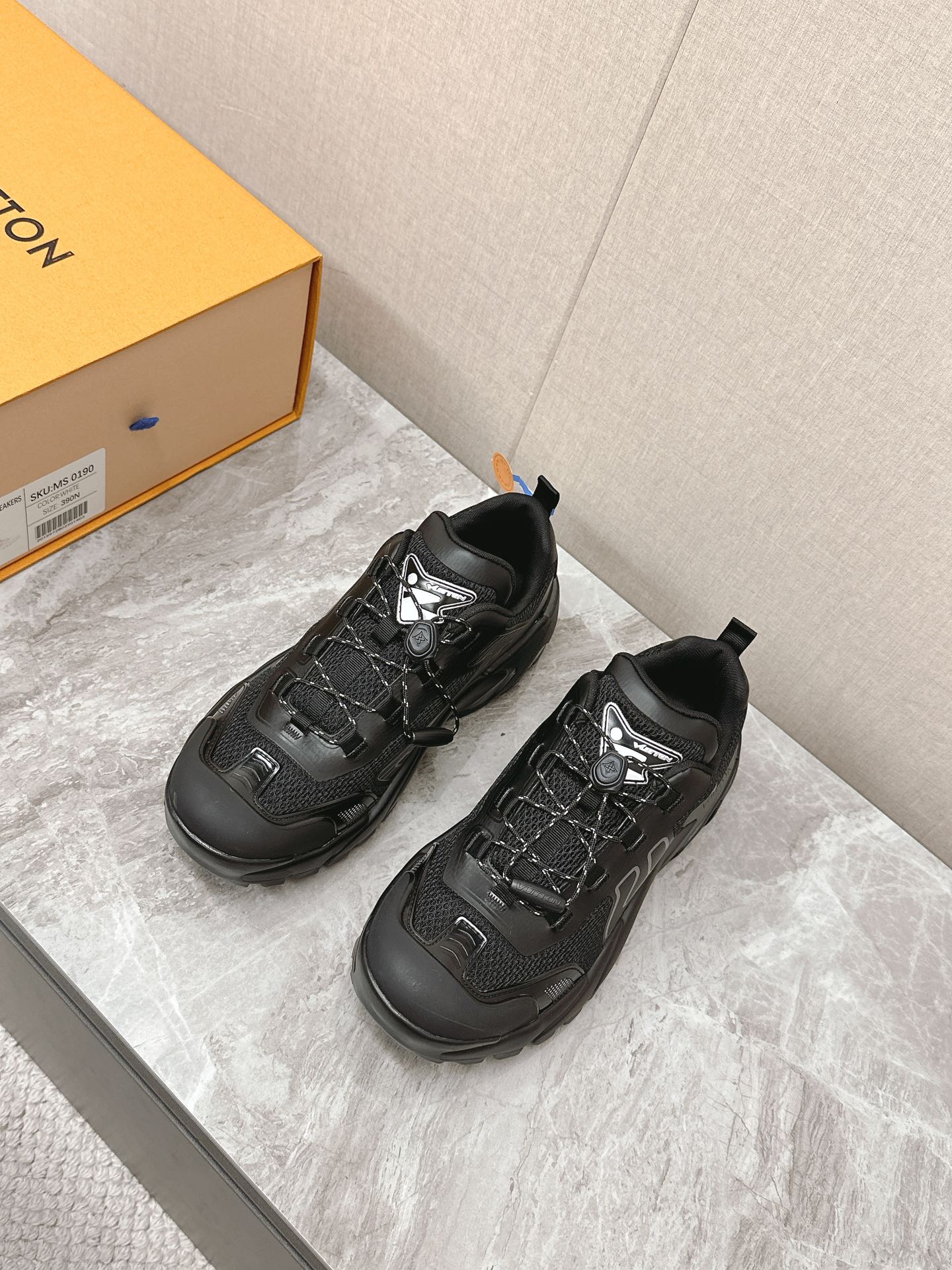 LV 高仿 黑色低幫運動鞋 潮流百搭款|超A仿原單精品圖片 13 LV 高仿 黑色低幫運動鞋 潮流百搭款|歐美奢侈品精品推薦