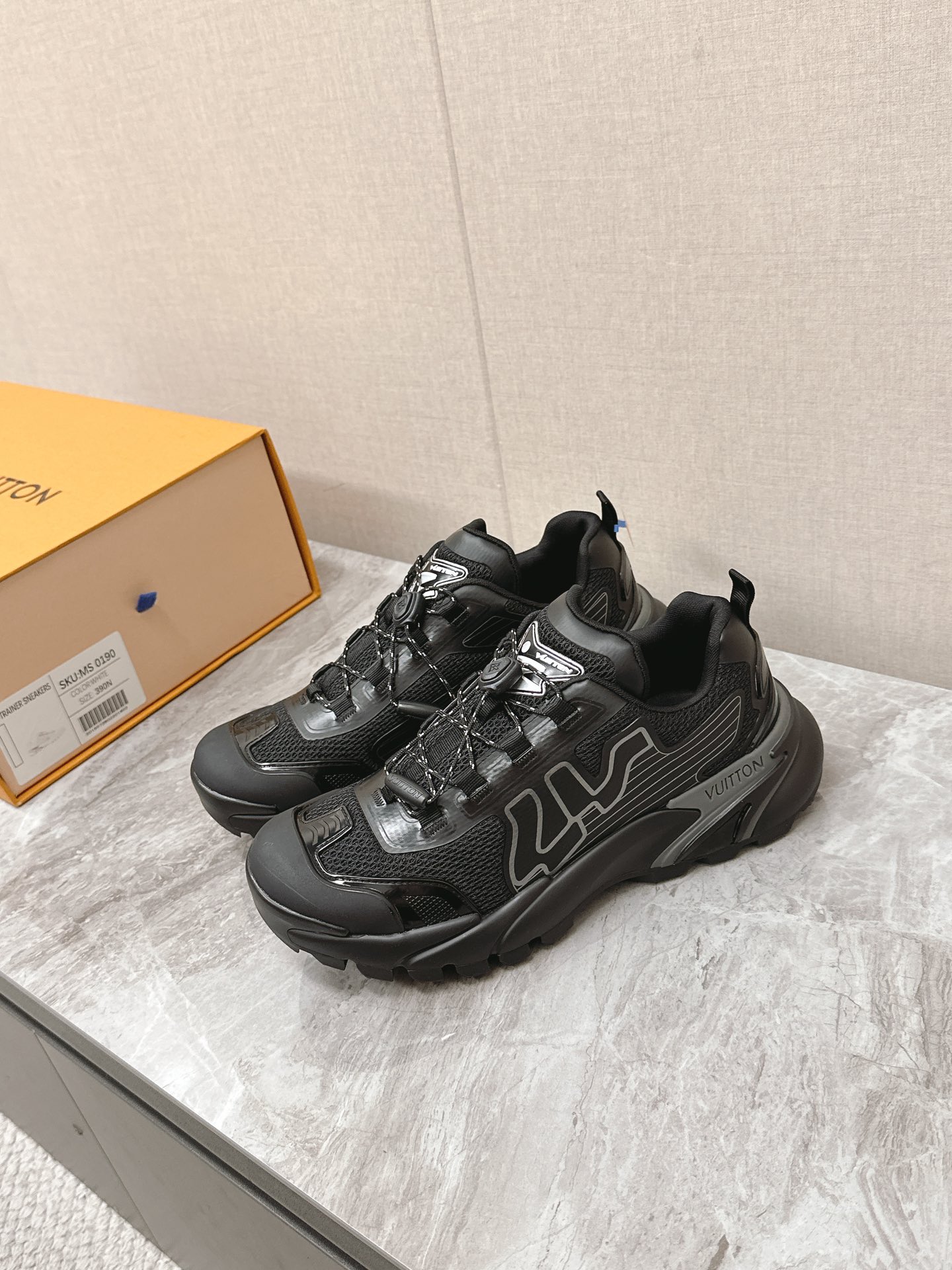 LV 高仿 黑色低幫運動鞋 潮流百搭款|超A仿原單精品圖片 12 LV 高仿 黑色低幫運動鞋 潮流百搭款|歐美奢侈品精品推薦