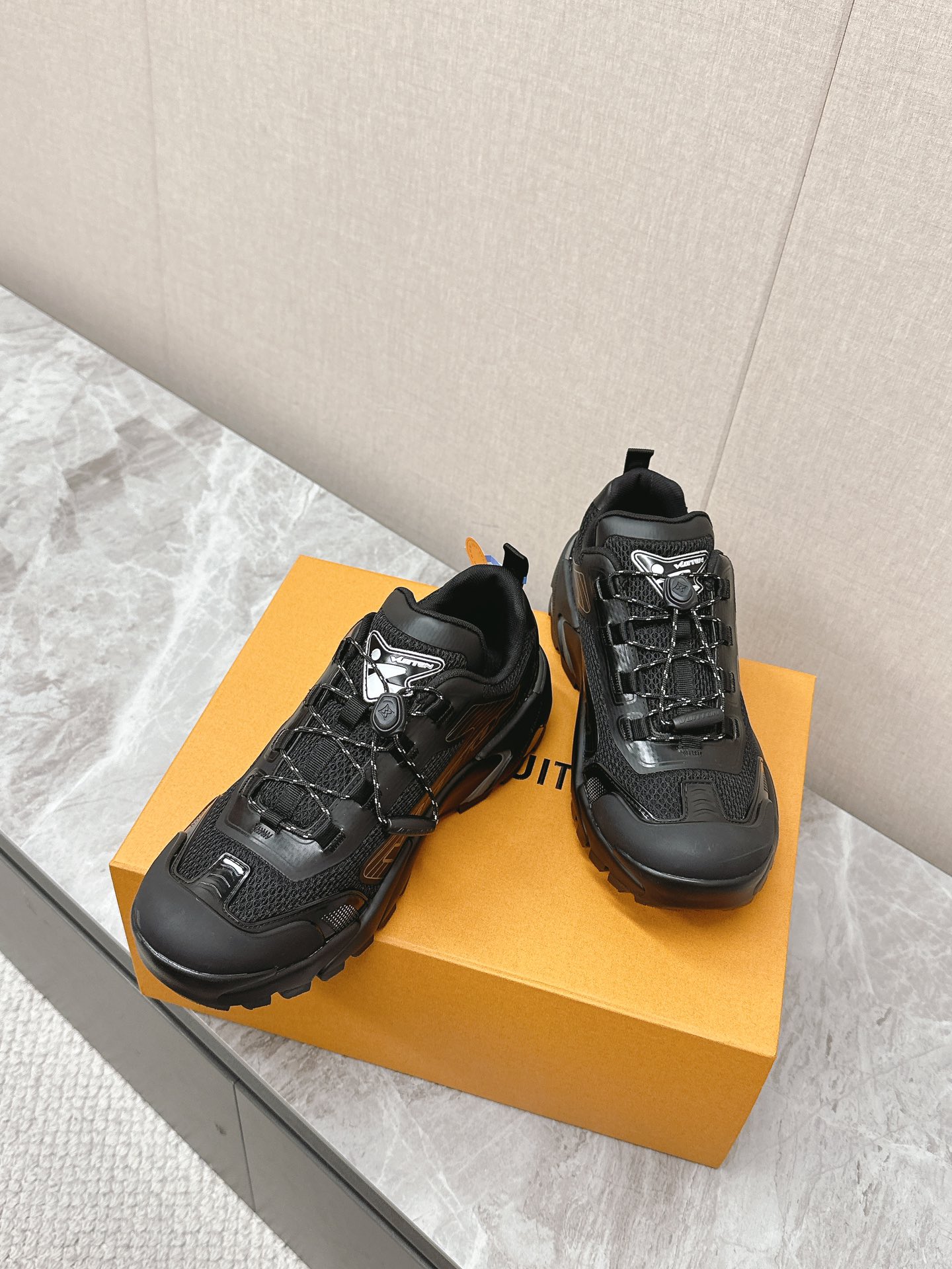 LV 高仿 黑色低幫運動鞋 潮流百搭款|超A仿原單精品圖片 11 LV 高仿 黑色低幫運動鞋 潮流百搭款|歐美奢侈品精品推薦