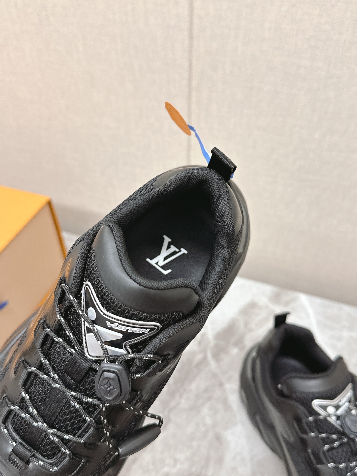 LV 高仿 黑色低幫運動鞋 潮流百搭款|超A仿原單精品圖片 10 LV 高仿 黑色低幫運動鞋 潮流百搭款|歐美奢侈品精品推薦