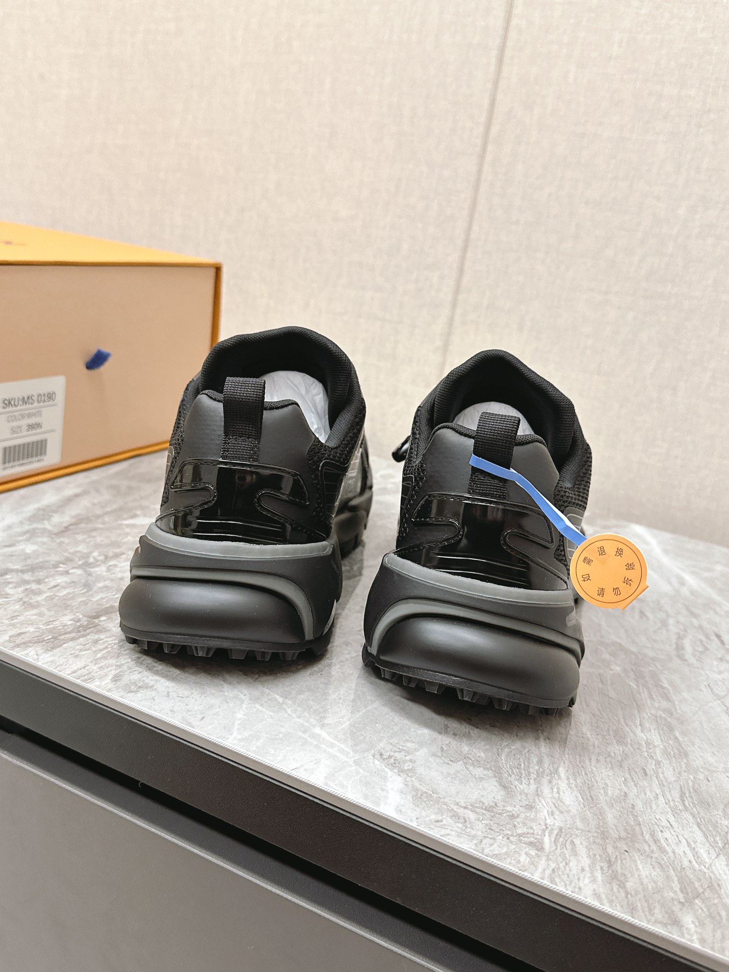 LV 高仿 黑色低幫運動鞋 潮流百搭款|超A仿原單精品圖片 8 LV 高仿 黑色低幫運動鞋 潮流百搭款|歐美奢侈品精品推薦