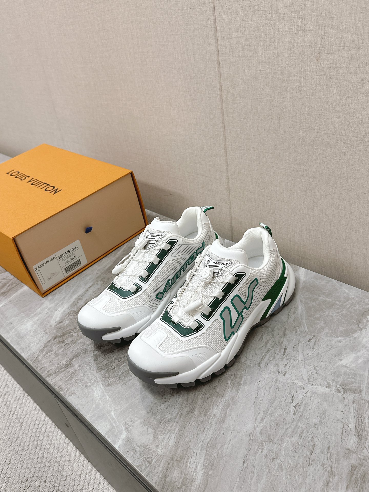 LV 一比一 白綠運動鞋 清新百搭潮流款|超A仿原單精品圖片 6 LV 一比一 白綠運動鞋 清新百搭潮流款|歐美奢侈品精品推薦