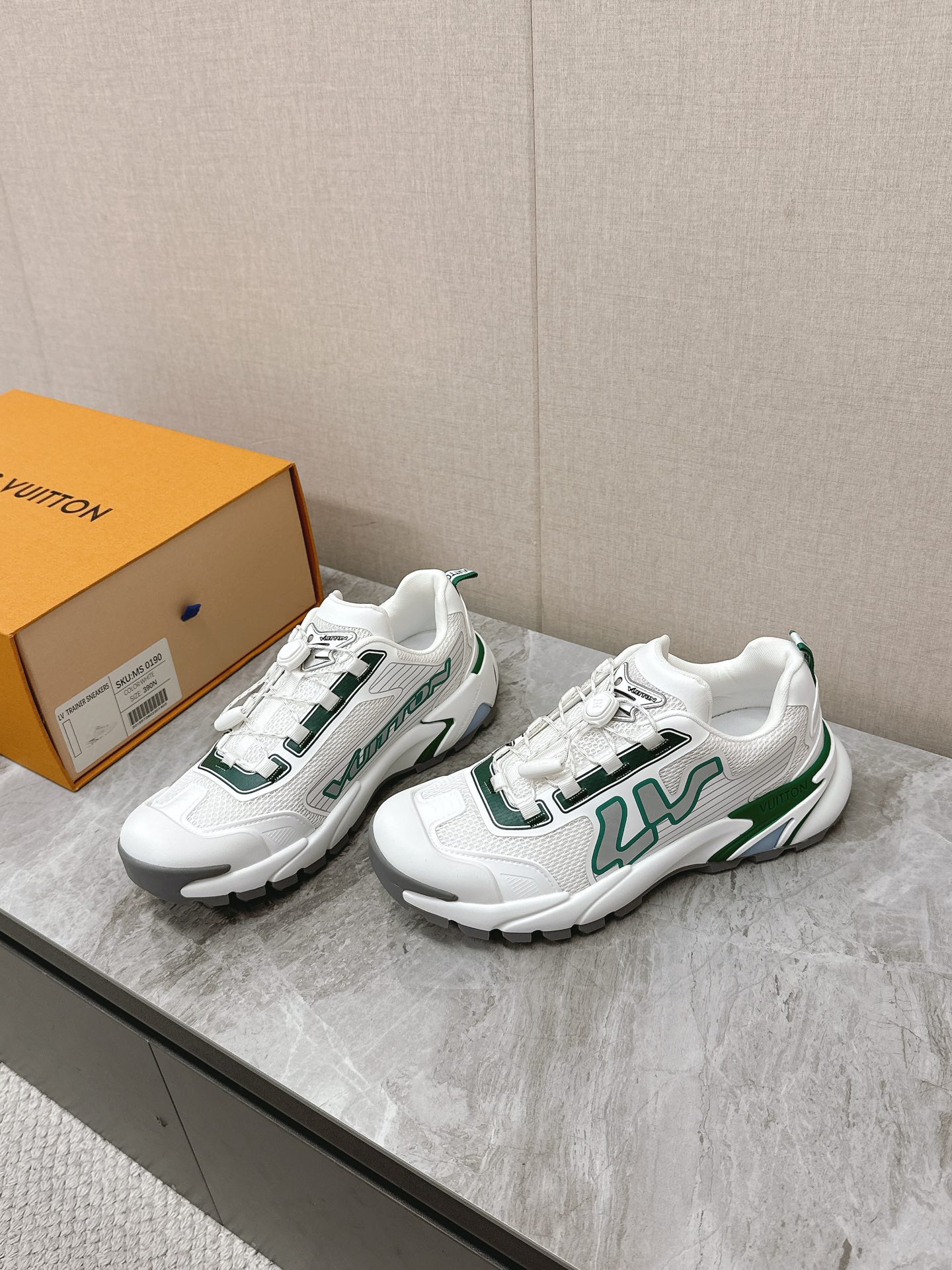 LV 一比一 白綠運動鞋 清新百搭潮流款|超A仿原單精品圖片 14 LV 一比一 白綠運動鞋 清新百搭潮流款|歐美奢侈品精品推薦
