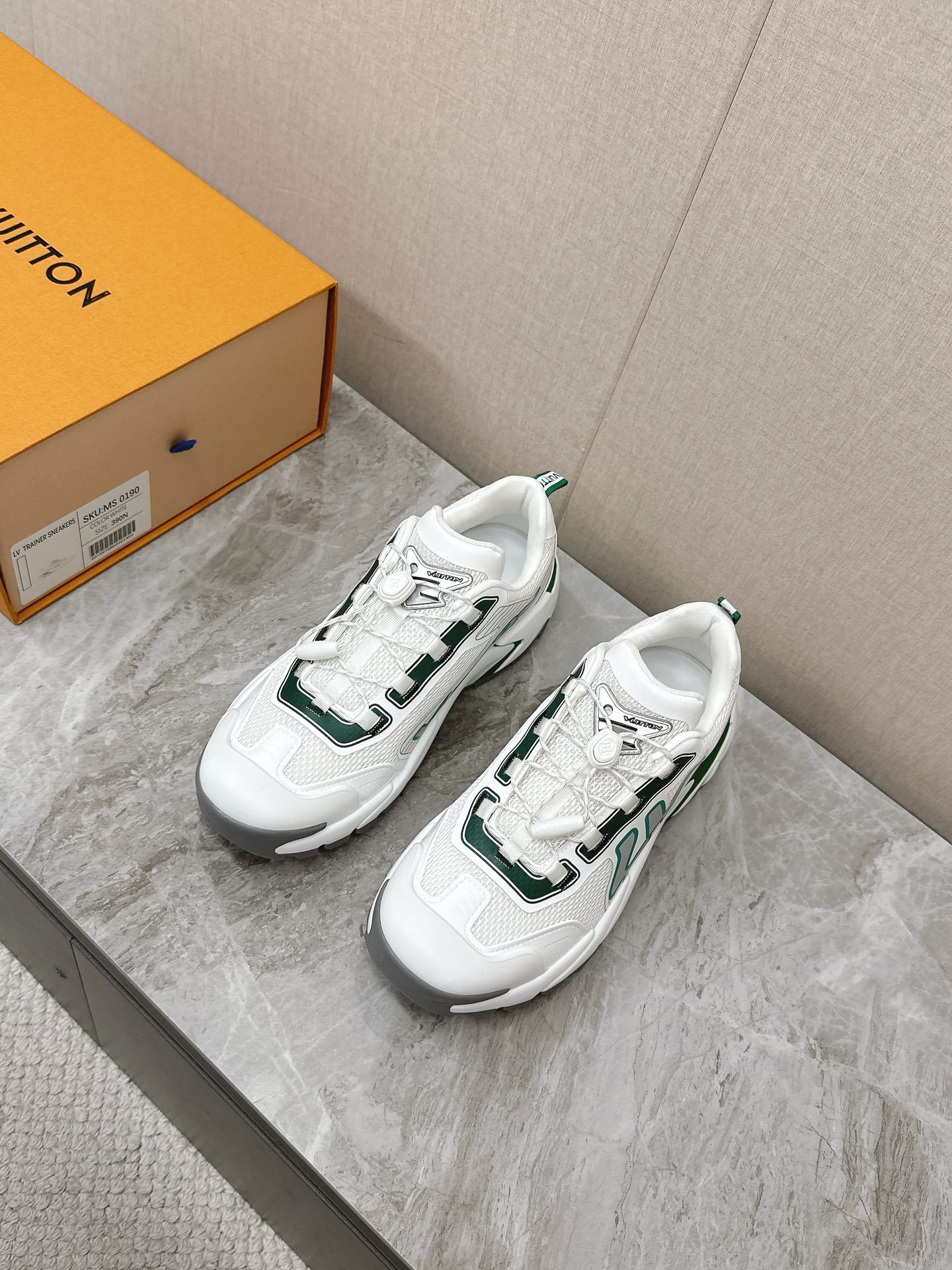 LV 一比一 白綠運動鞋 清新百搭潮流款|超A仿原單精品圖片 13 LV 一比一 白綠運動鞋 清新百搭潮流款|歐美奢侈品精品推薦