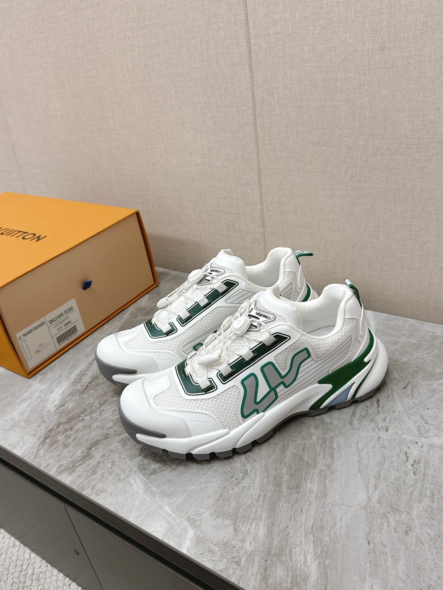 LV 一比一 白綠運動鞋 清新百搭潮流款|超A仿原單精品圖片 12 LV 一比一 白綠運動鞋 清新百搭潮流款|歐美奢侈品精品推薦