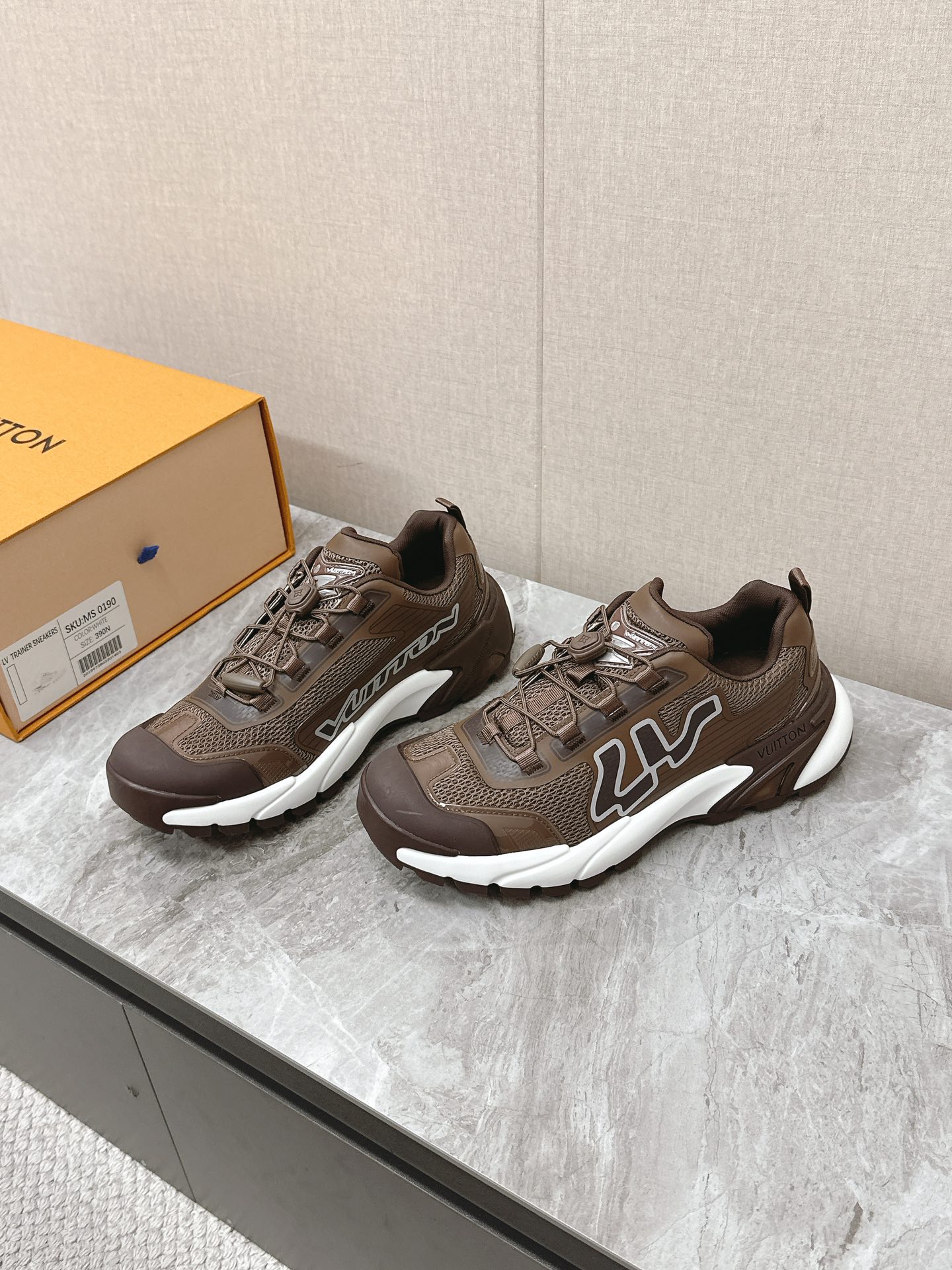 LV 高仿 棕色運動鞋 厚底舒適時尚款|超A仿原單精品圖片 14 LV 高仿 棕色運動鞋 厚底舒適時尚款|歐美奢侈品精品推薦