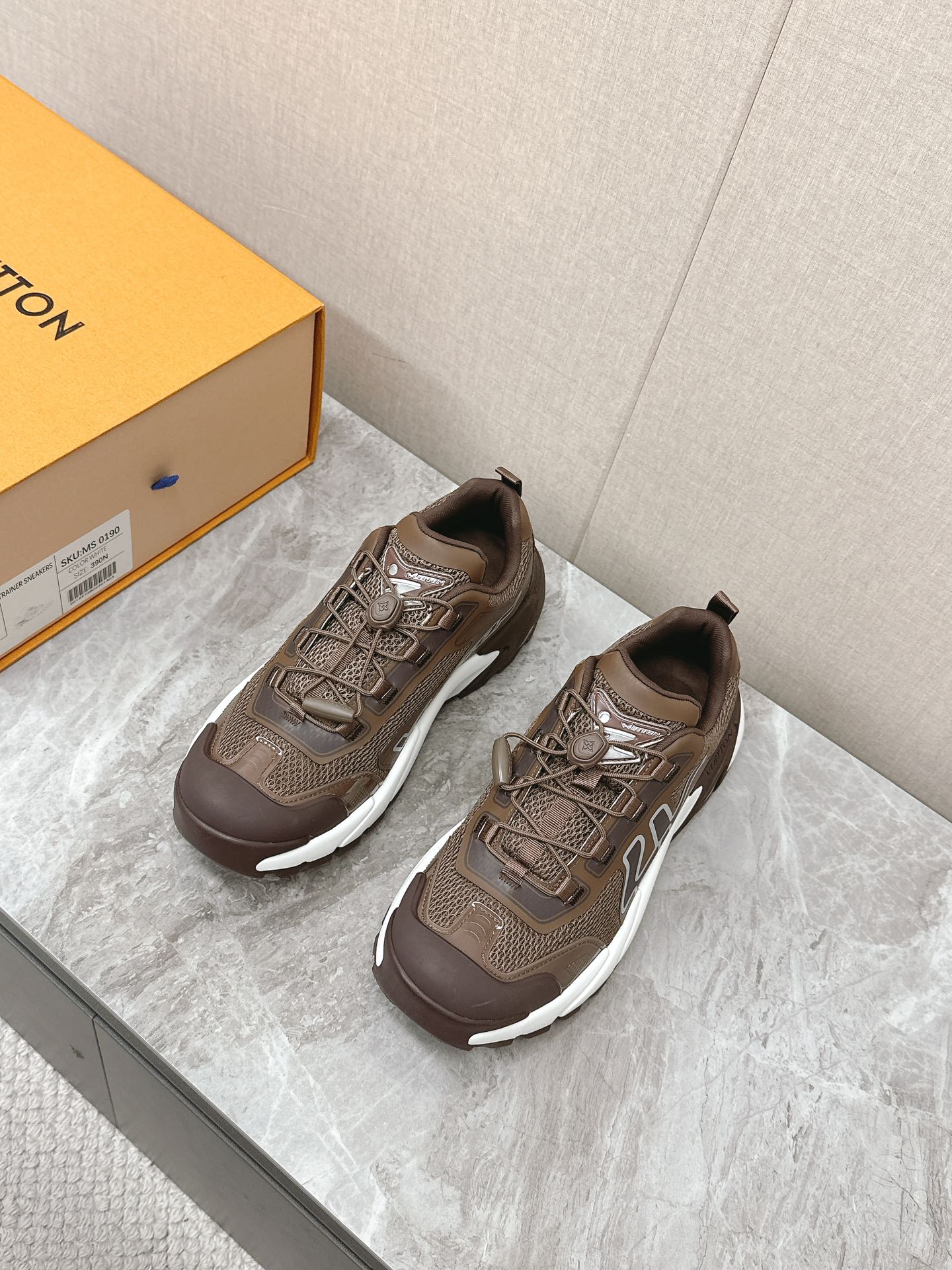 LV 高仿 棕色運動鞋 厚底舒適時尚款|超A仿原單精品圖片 13 LV 高仿 棕色運動鞋 厚底舒適時尚款|歐美奢侈品精品推薦