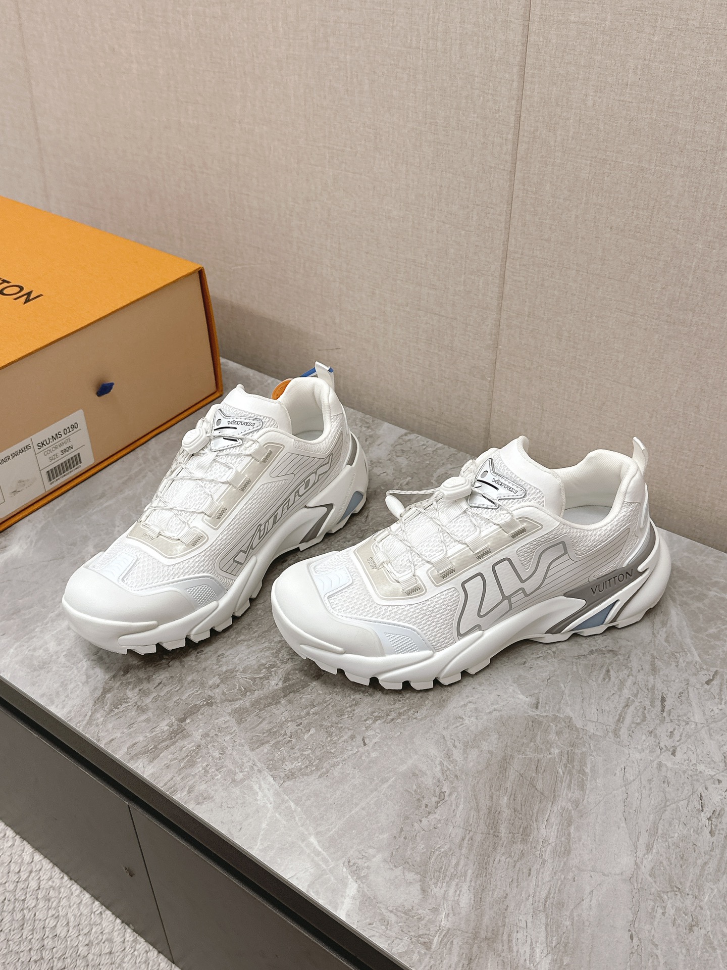 LV 高仿 白色運動鞋 厚底透氣時尚款｜歐美奢侈品精品推薦