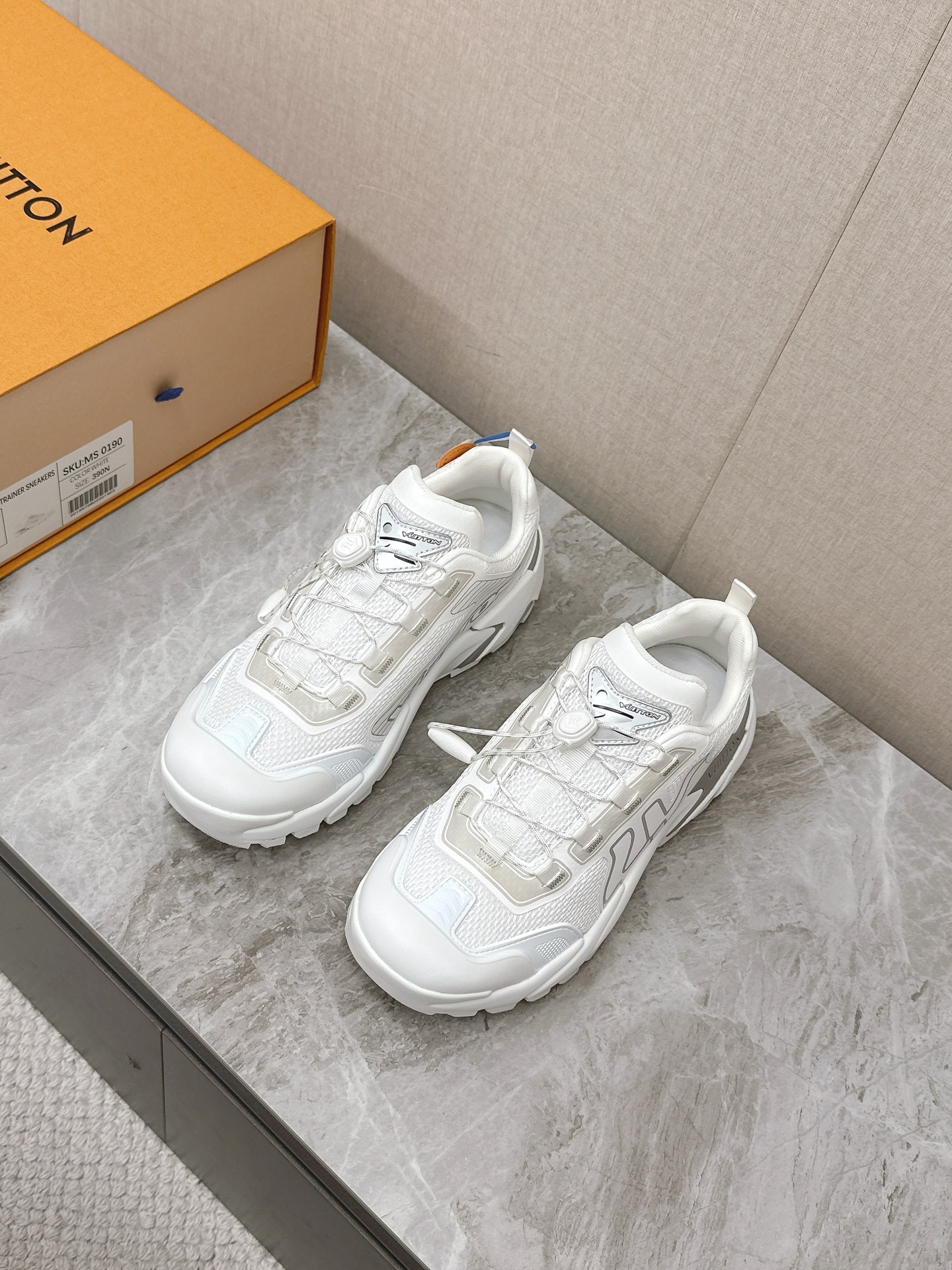 LV 高仿 白色運動鞋 厚底透氣時尚款｜歐美奢侈品精品推薦