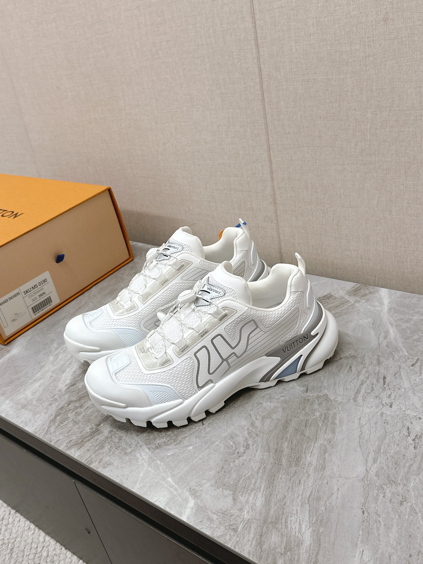LV 高仿 白色運動鞋 厚底透氣時尚款｜歐美奢侈品精品推薦