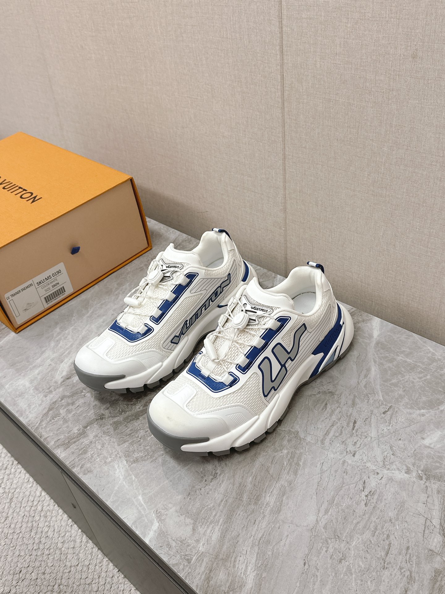 LV 高仿 白藍運動鞋 厚底休閒百搭款|超A仿原單精品圖片 6 LV 高仿 白藍運動鞋 厚底休閒百搭款|歐美奢侈品精品推薦