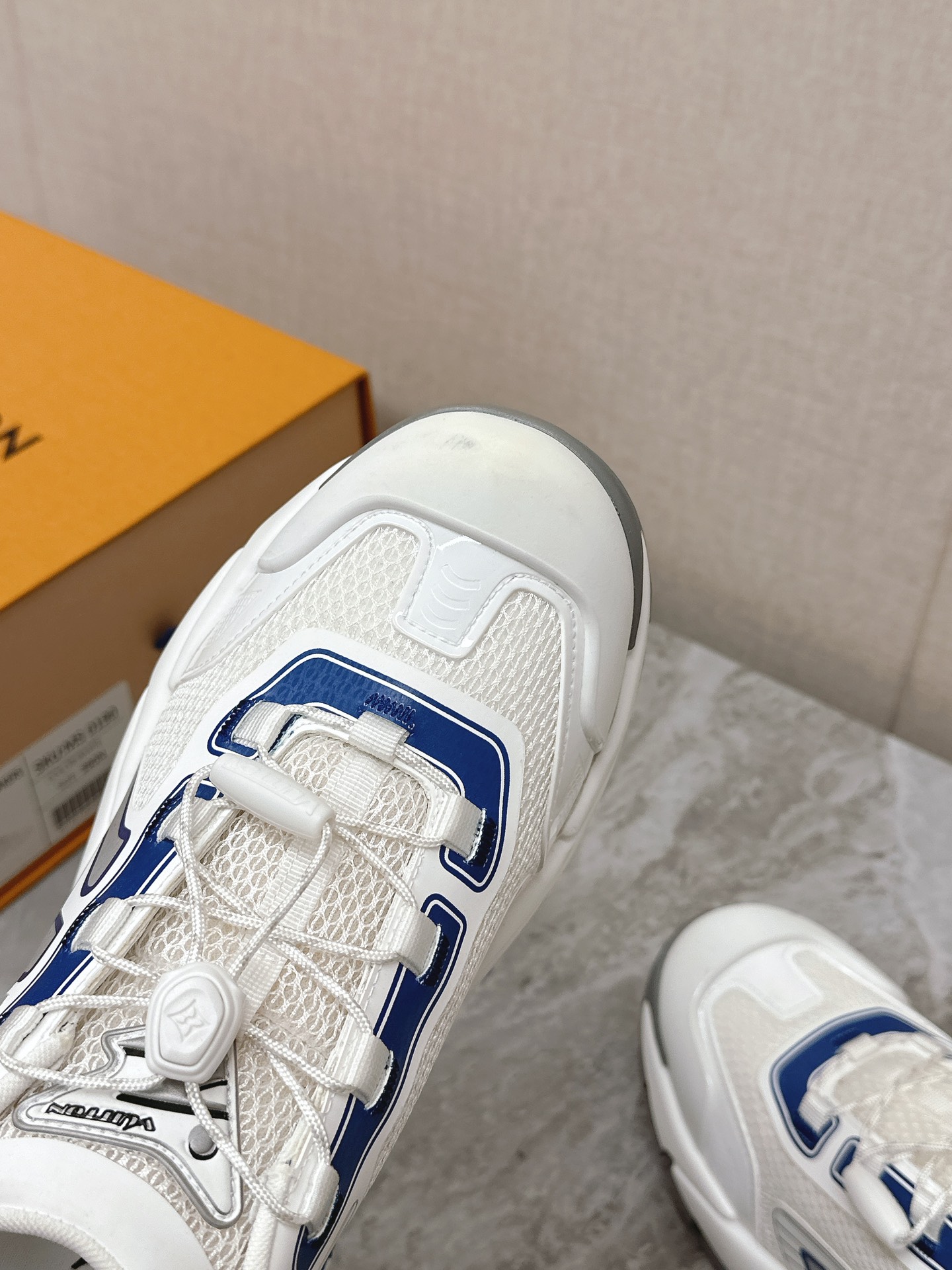LV 高仿 白藍運動鞋 厚底休閒百搭款|超A仿原單精品圖片 10 LV 高仿 白藍運動鞋 厚底休閒百搭款|歐美奢侈品精品推薦