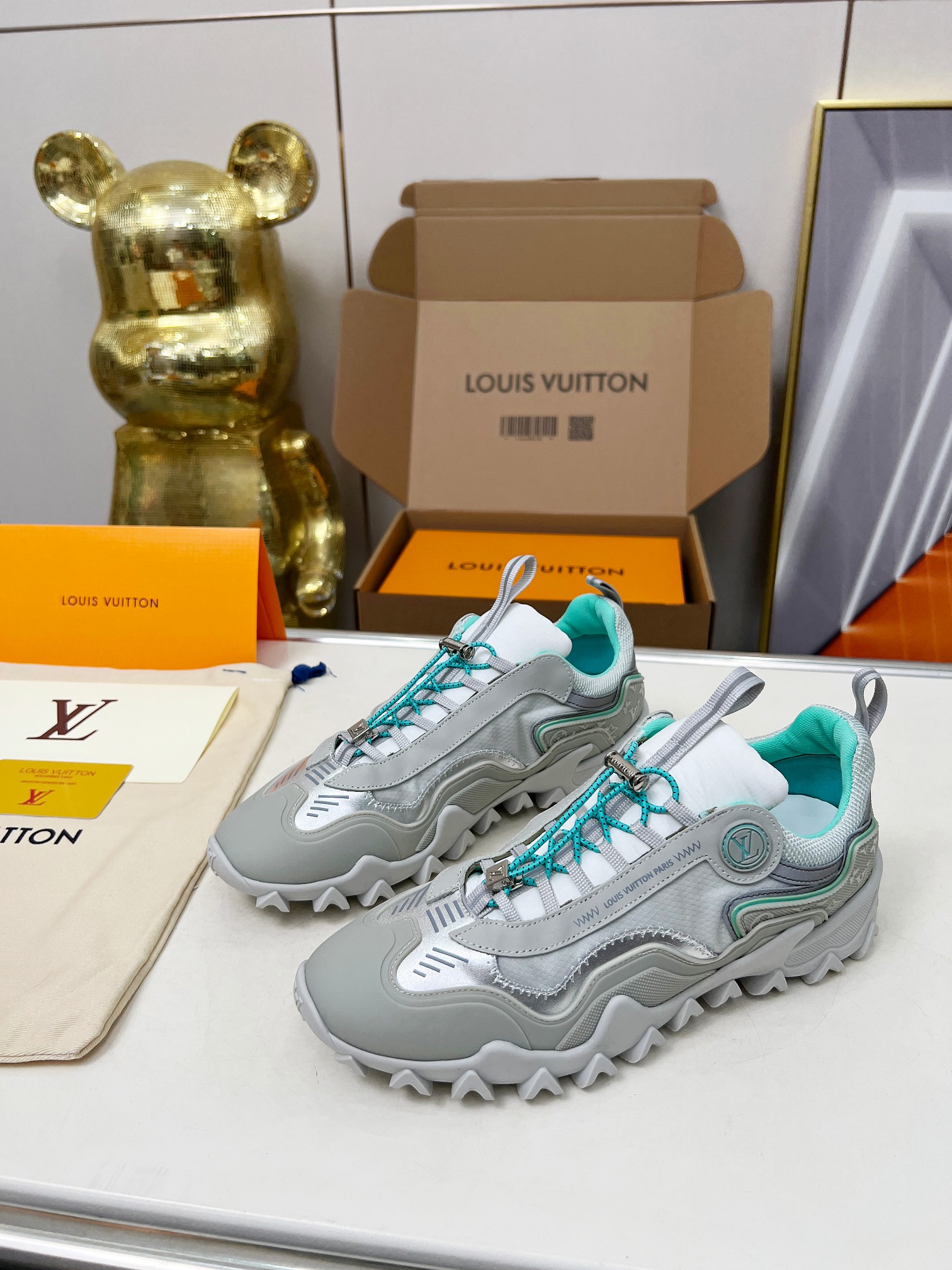 LV 高仿 灰綠運動鞋 厚底拼接街頭休閒款|超A仿原單精品圖片 14 LV 高仿 灰綠運動鞋 厚底拼接街頭休閒款|歐美奢侈品精品推薦
