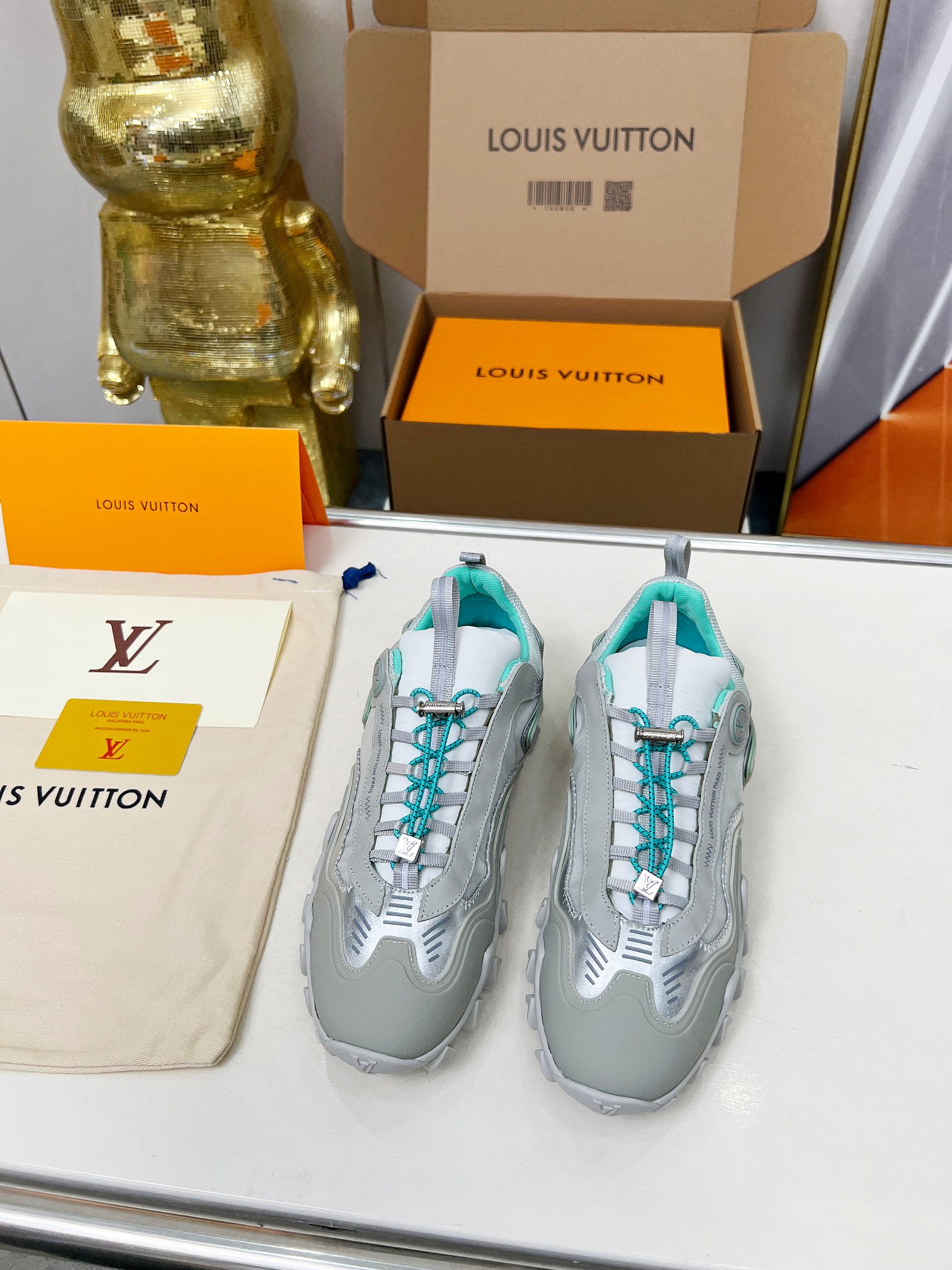 LV 高仿 灰綠運動鞋 厚底拼接街頭休閒款|超A仿原單精品圖片 12 LV 高仿 灰綠運動鞋 厚底拼接街頭休閒款|歐美奢侈品精品推薦