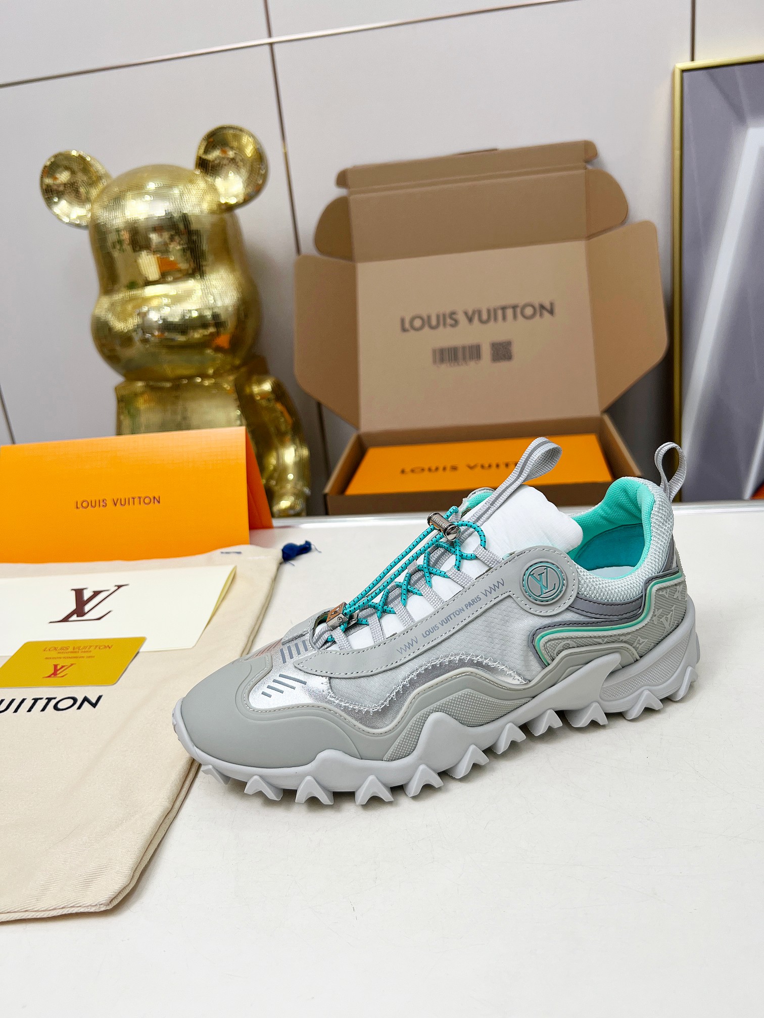 LV 高仿 灰綠運動鞋 厚底拼接街頭休閒款|超A仿原單精品圖片 10 LV 高仿 灰綠運動鞋 厚底拼接街頭休閒款|歐美奢侈品精品推薦