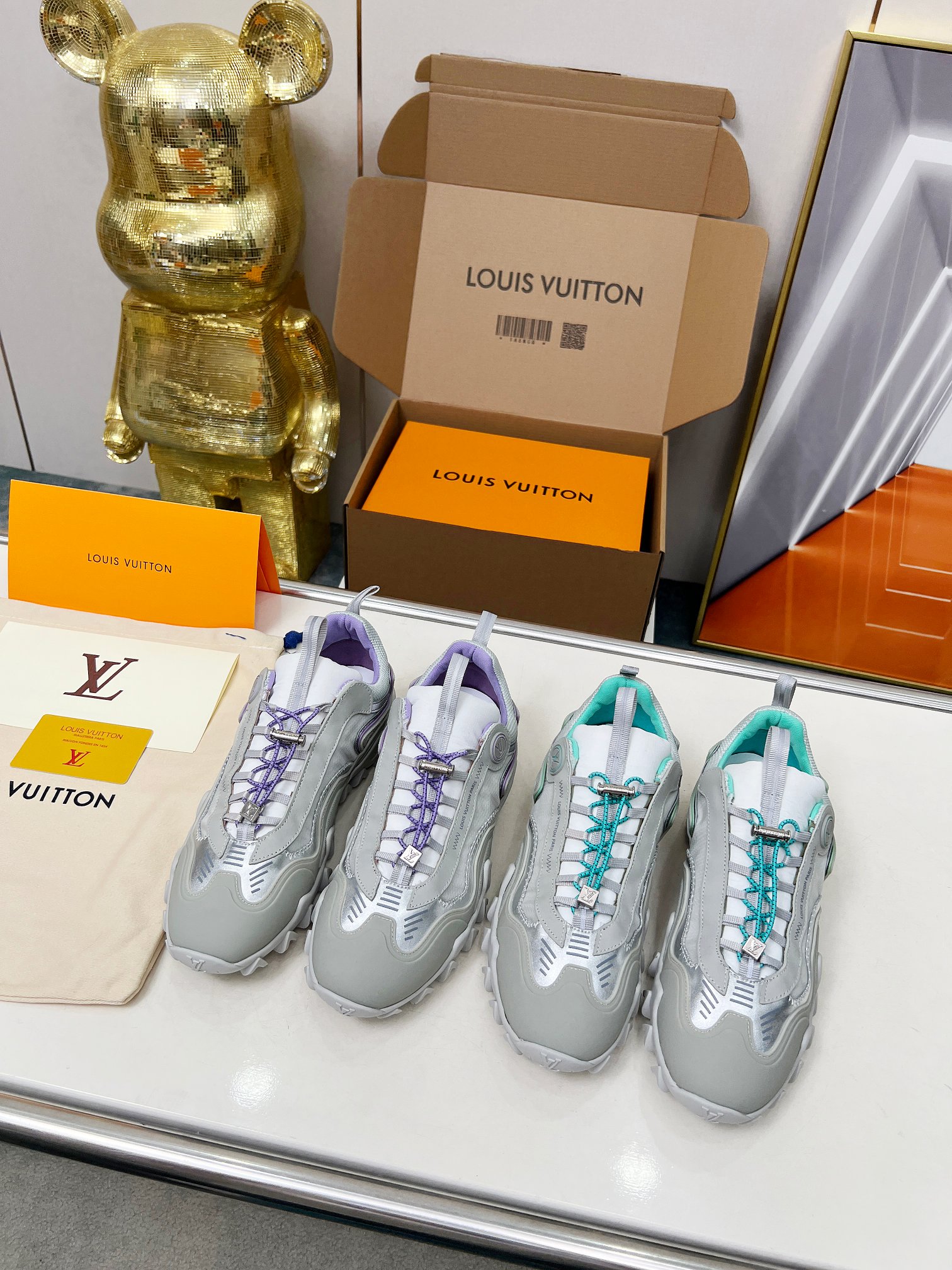 LV 高仿 灰綠運動鞋 厚底拼接街頭休閒款|超A仿原單精品圖片 7 LV 高仿 灰綠運動鞋 厚底拼接街頭休閒款|歐美奢侈品精品推薦