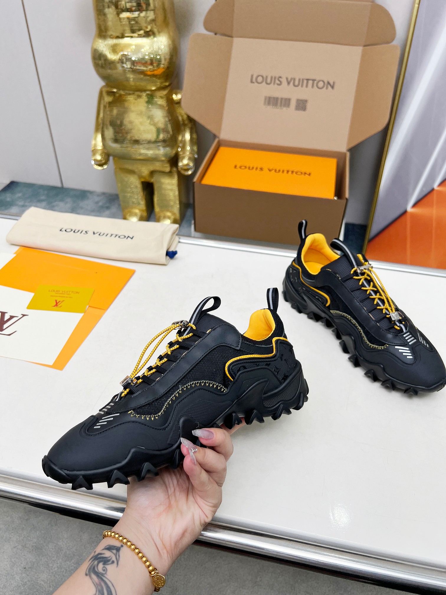 LV 高仿 黑黃運動鞋 街頭拼接潮流厚底款|超A仿原單精品圖片 10 LV 高仿 黑黃運動鞋 街頭拼接潮流厚底款|歐美奢侈品精品推薦