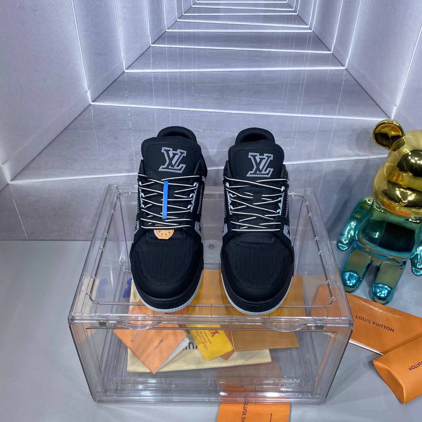 LV 高仿 Trainer 全黑低筒運動鞋 白底細節潮流款｜歐美奢侈品精品推薦