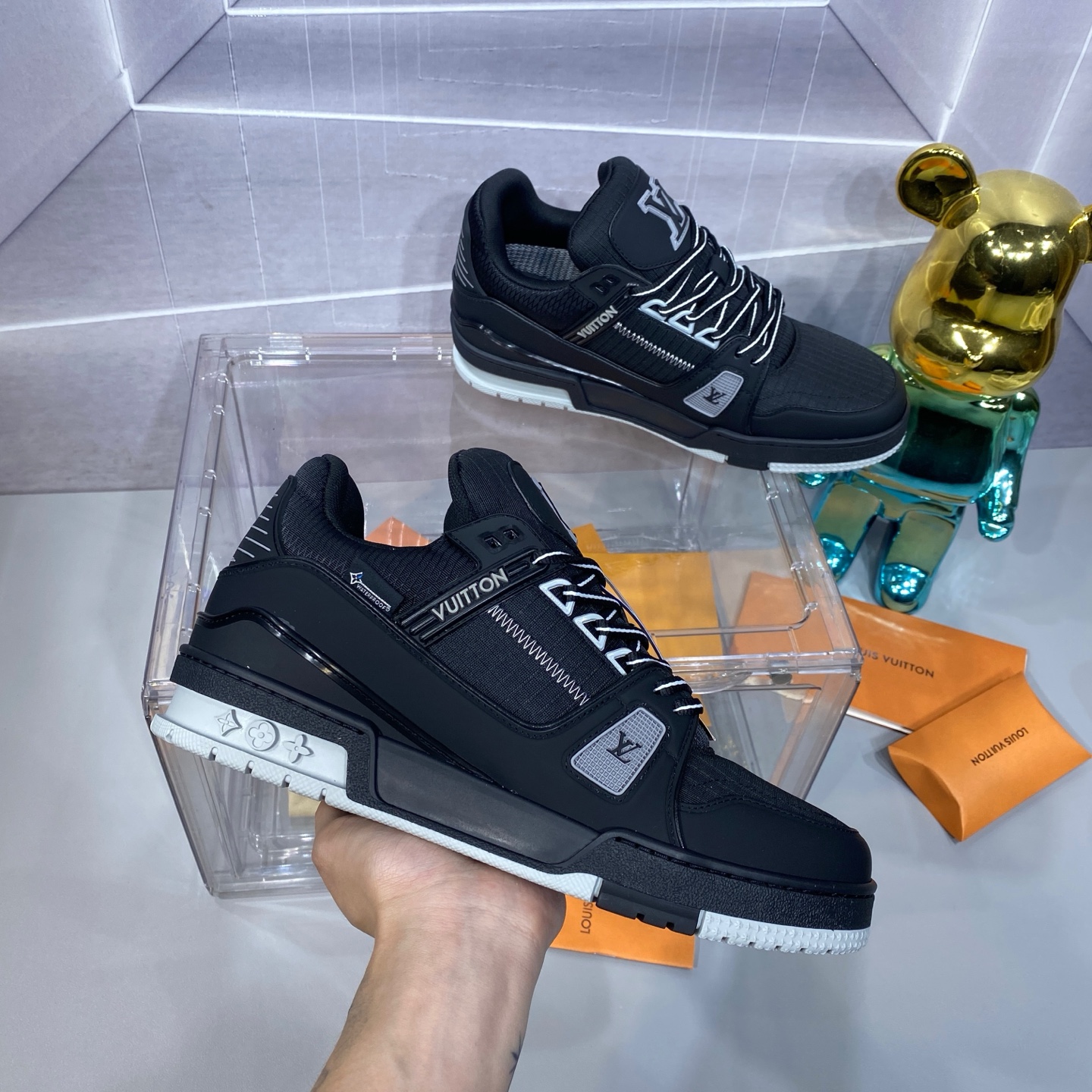 LV 高仿 Trainer 全黑低筒運動鞋 白底細節潮流款｜歐美奢侈品精品推薦