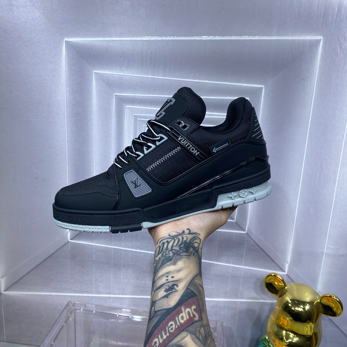 LV 高仿 Trainer 全黑低筒運動鞋 白底細節潮流款｜歐美奢侈品精品推薦