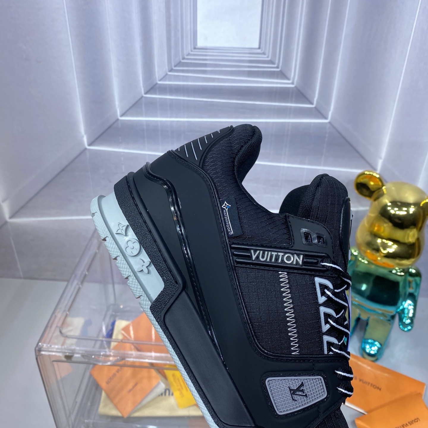 LV 高仿 Trainer 全黑低筒運動鞋 白底細節潮流款｜歐美奢侈品精品推薦