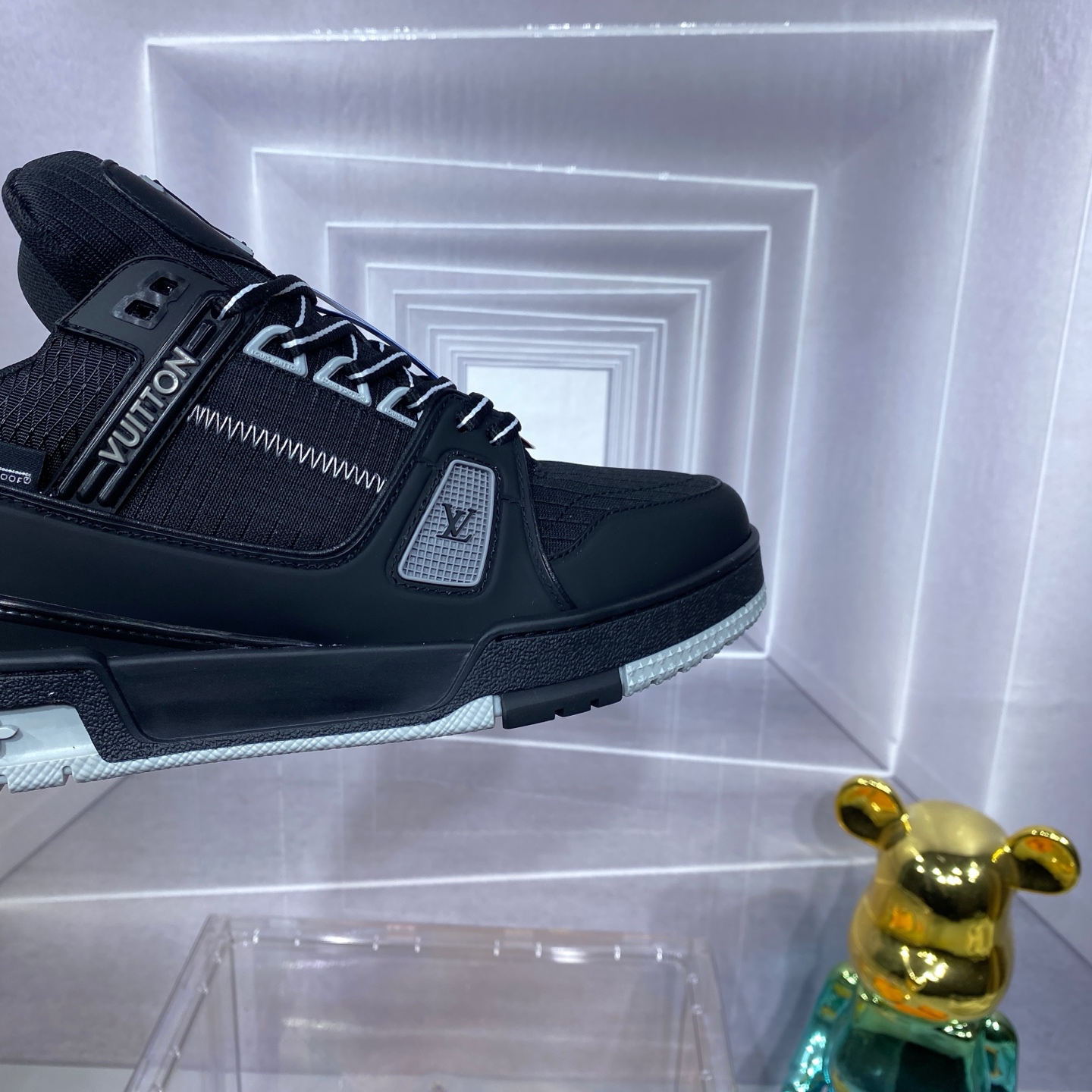 LV 高仿 Trainer 全黑低筒運動鞋 白底細節潮流款｜歐美奢侈品精品推薦