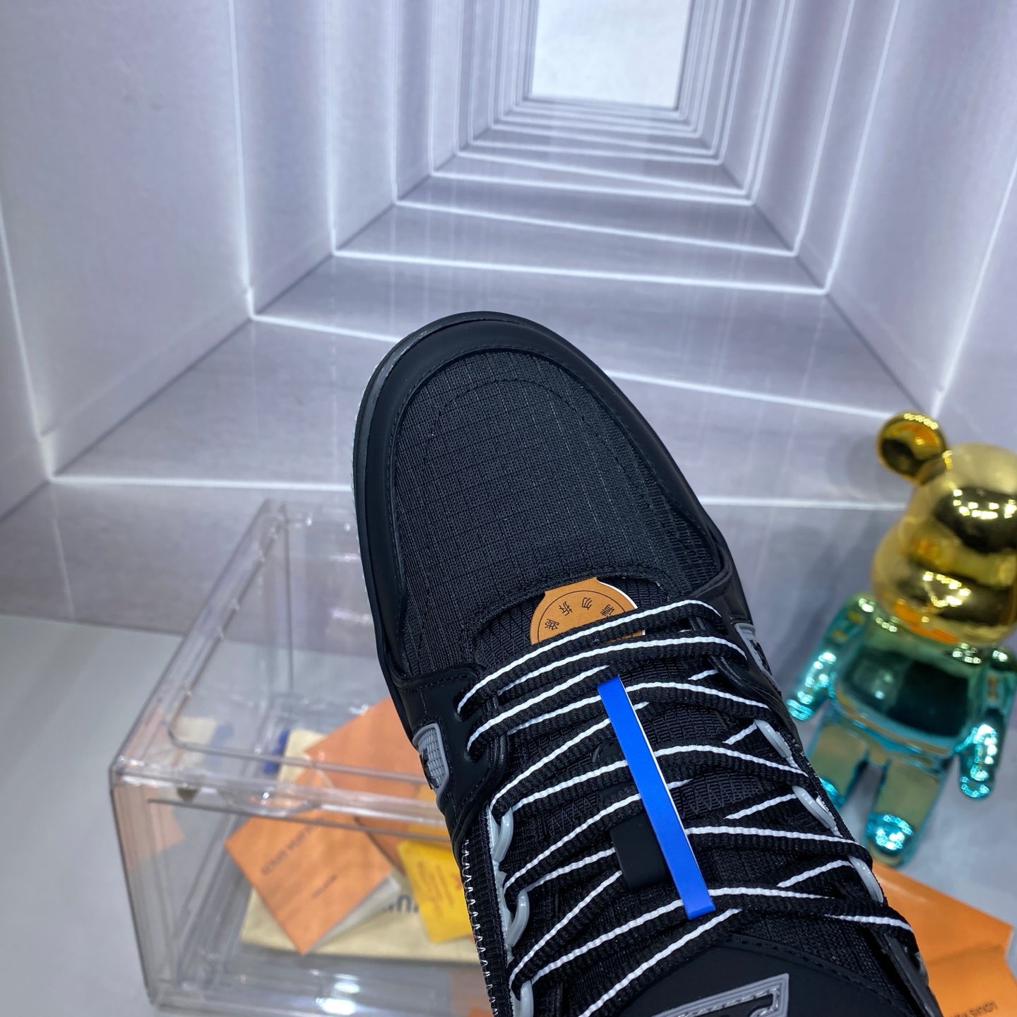 LV 高仿 Trainer 全黑低筒運動鞋 白底細節潮流款｜歐美奢侈品精品推薦
