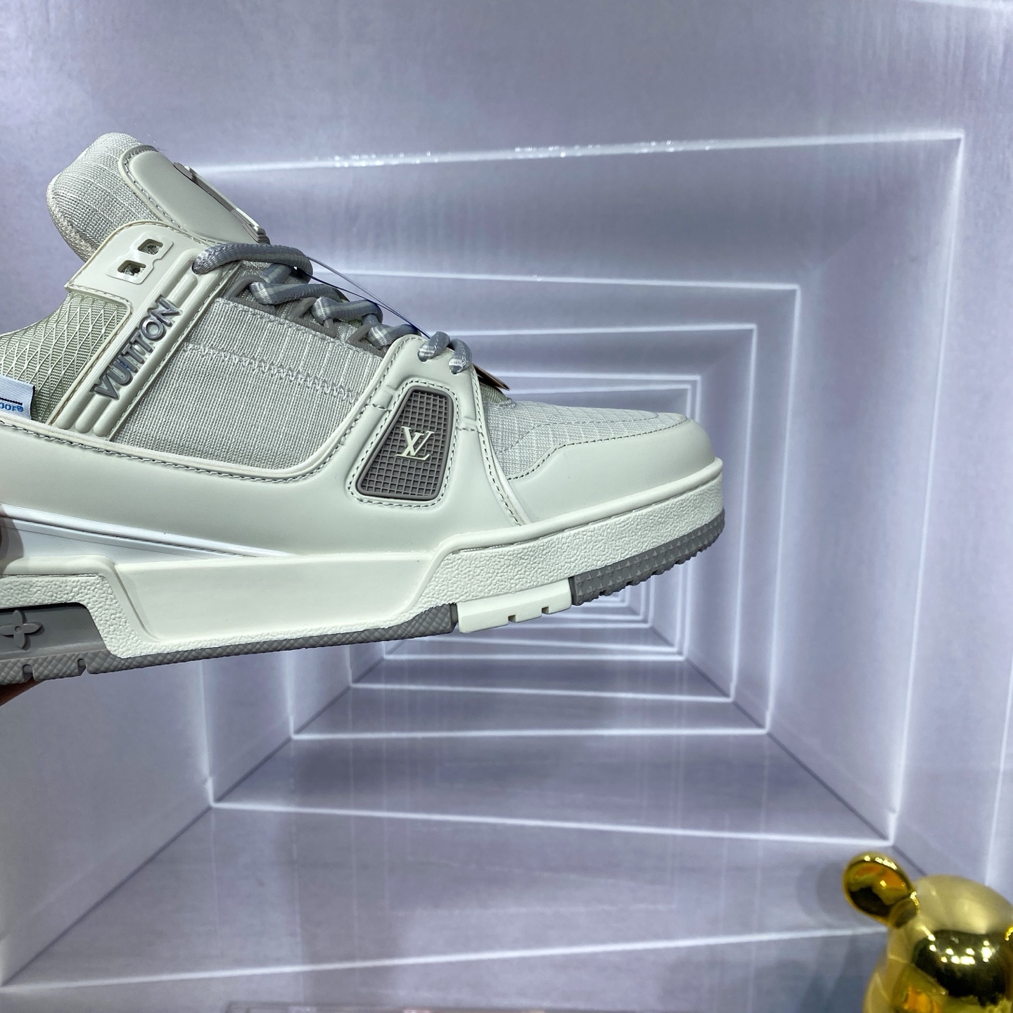 LV 高仿 Trainer 灰白格紋低筒運動鞋 百搭清爽款｜歐美奢侈品精品推薦