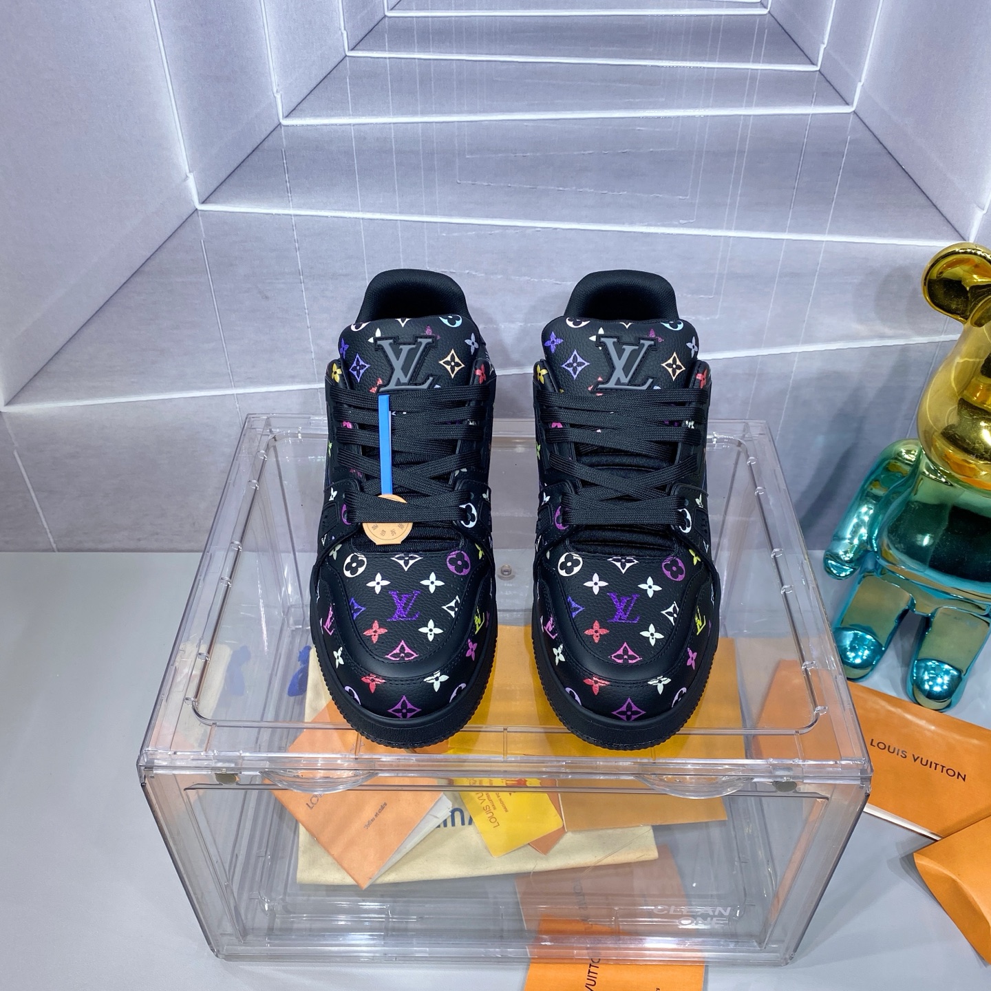 LV 一比一 Trainer 黑底彩色 Monogram 運動鞋 潮流亮眼款｜歐美奢侈品精品推薦