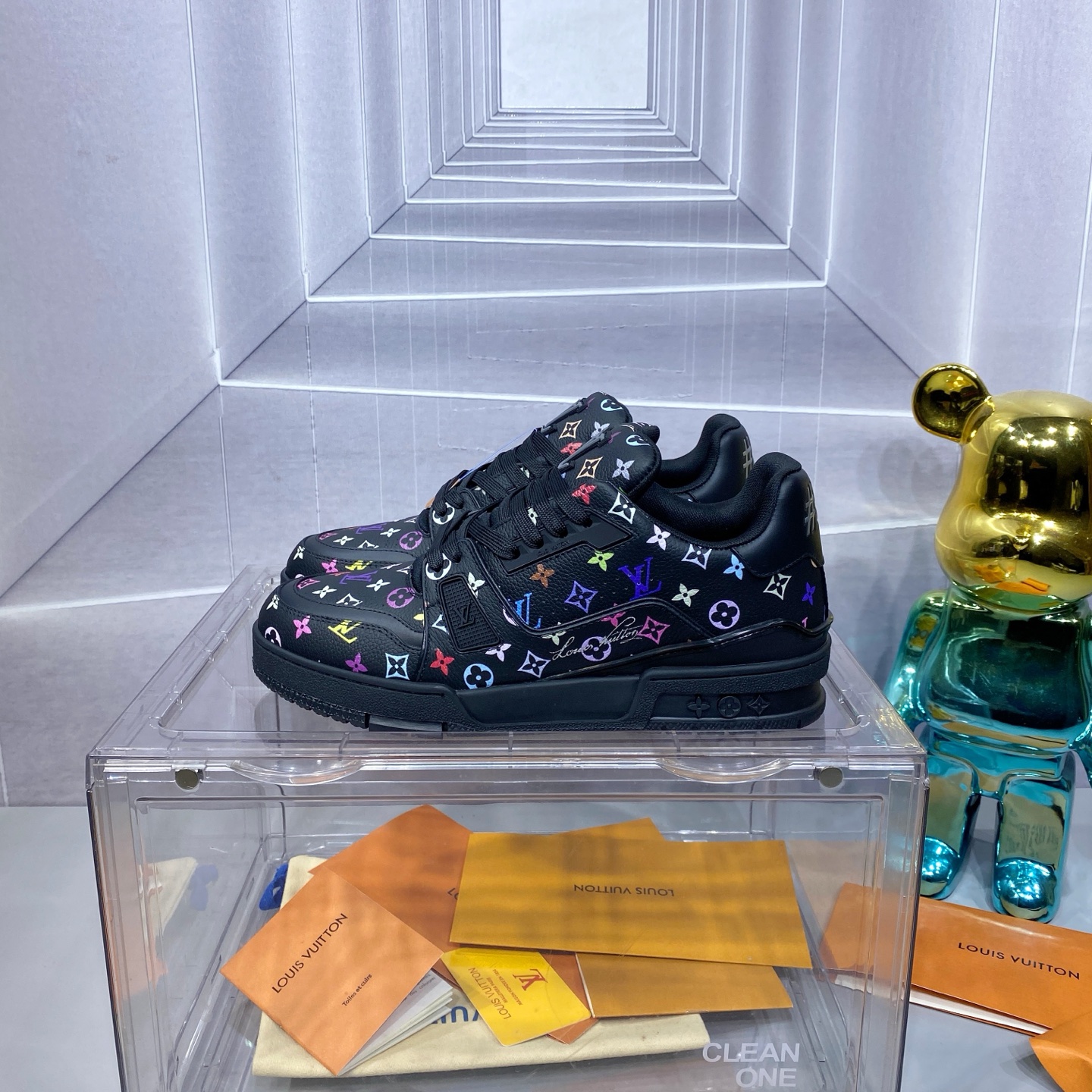 LV 一比一 Trainer 黑底彩色 Monogram 運動鞋 潮流亮眼款｜歐美奢侈品精品推薦