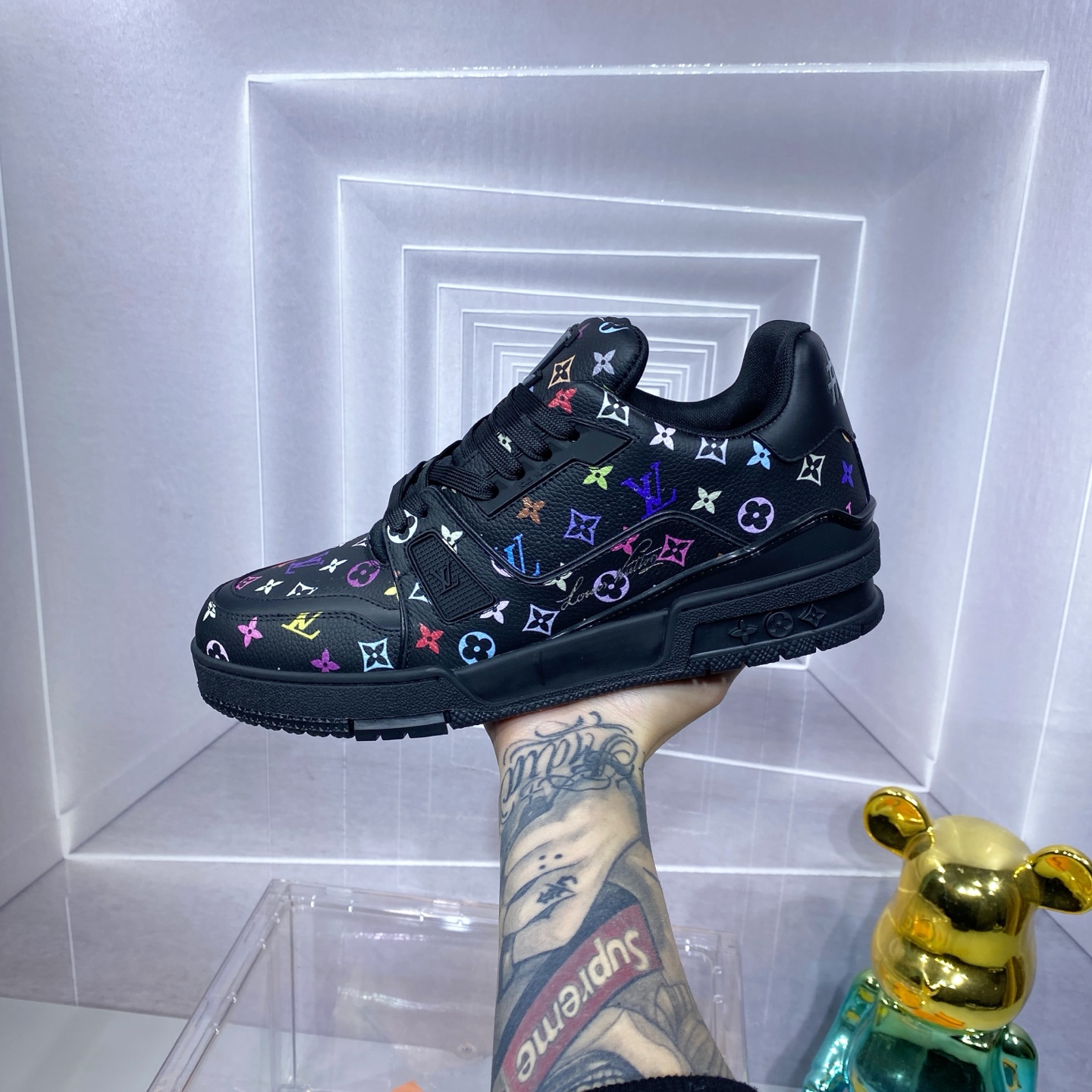 LV 一比一 Trainer 黑底彩色 Monogram 運動鞋 潮流亮眼款｜歐美奢侈品精品推薦