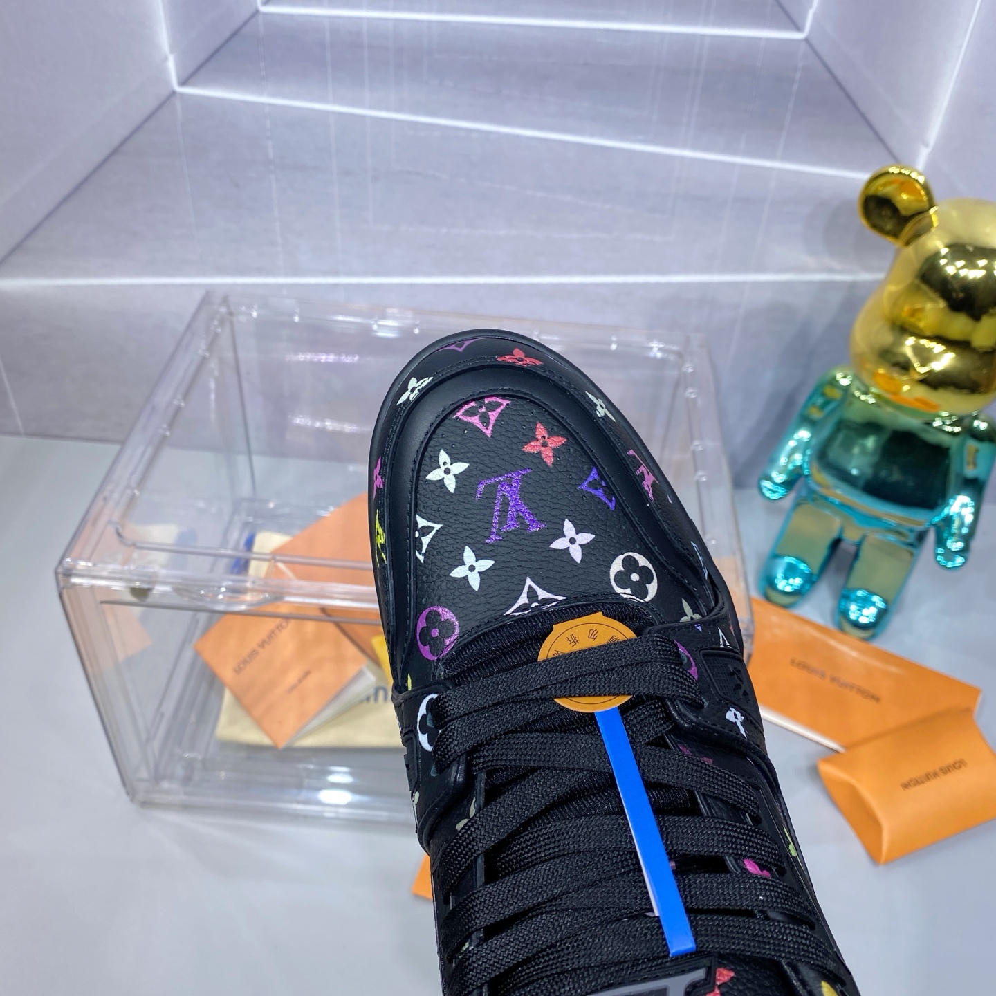 LV 一比一 Trainer 黑底彩色 Monogram 運動鞋 潮流亮眼款｜歐美奢侈品精品推薦