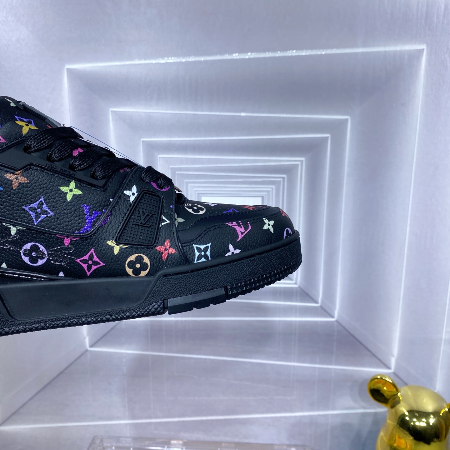 LV 一比一 Trainer 黑底彩色 Monogram 運動鞋 潮流亮眼款｜歐美奢侈品精品推薦
