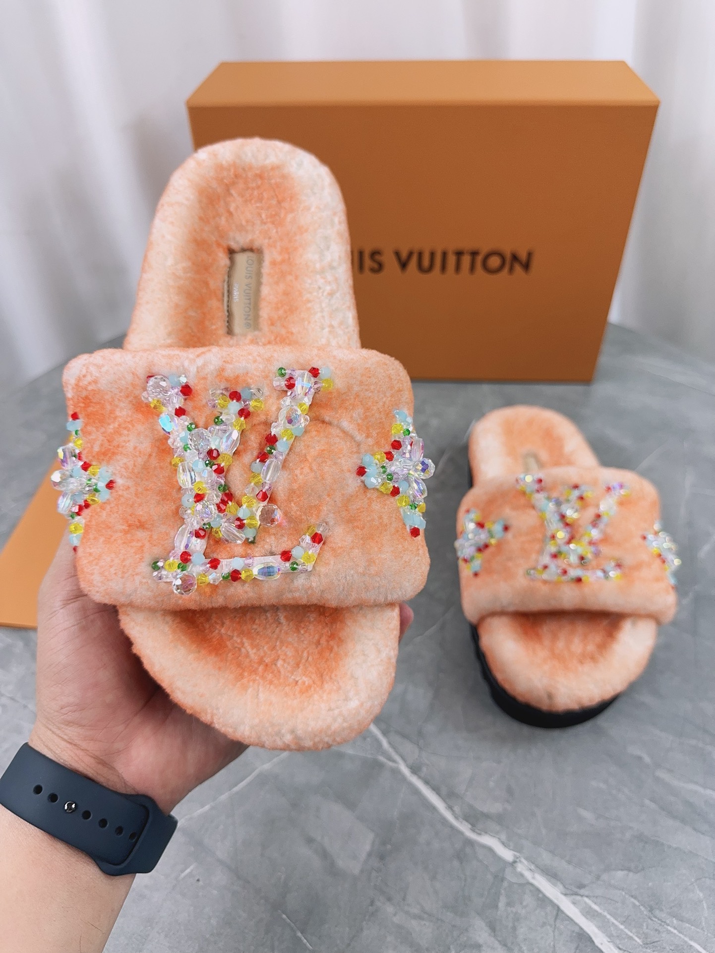 LV 精品毛絨拖鞋 橘色亮片刺繡款|超A仿原單精品圖片 7 LV 精品毛絨拖鞋 橘色亮片刺繡款|歐美奢侈品精品推薦