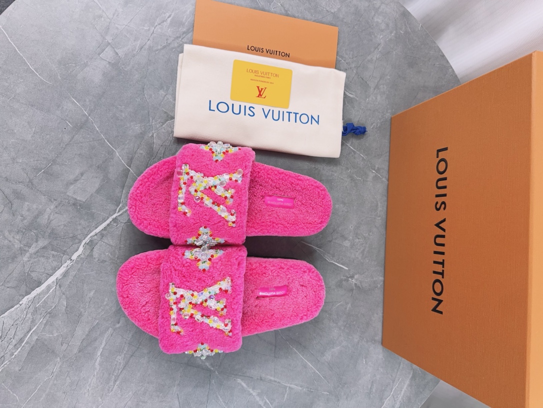 LV 精品毛絨拖鞋 桃紅亮片刺繡款|超A仿原單精品圖片 7 LV 精品毛絨拖鞋 桃紅亮片刺繡款|歐美奢侈品精品推薦
